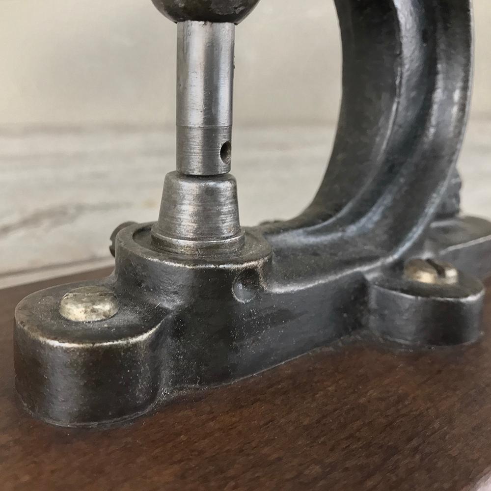 vintage button press