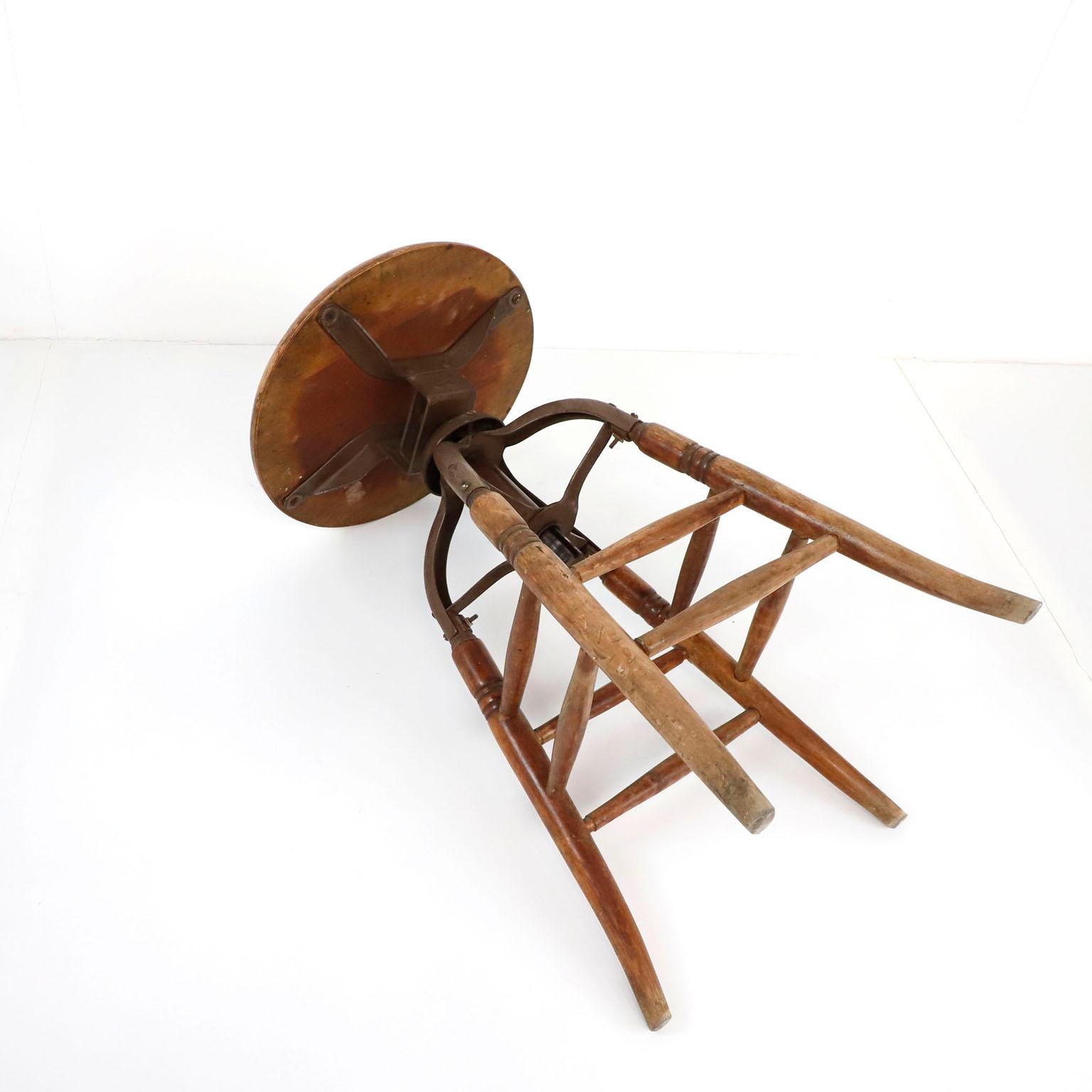 19th Century Industrial Maple Drafting Stool In Good Condition In Mexico City, CDMX