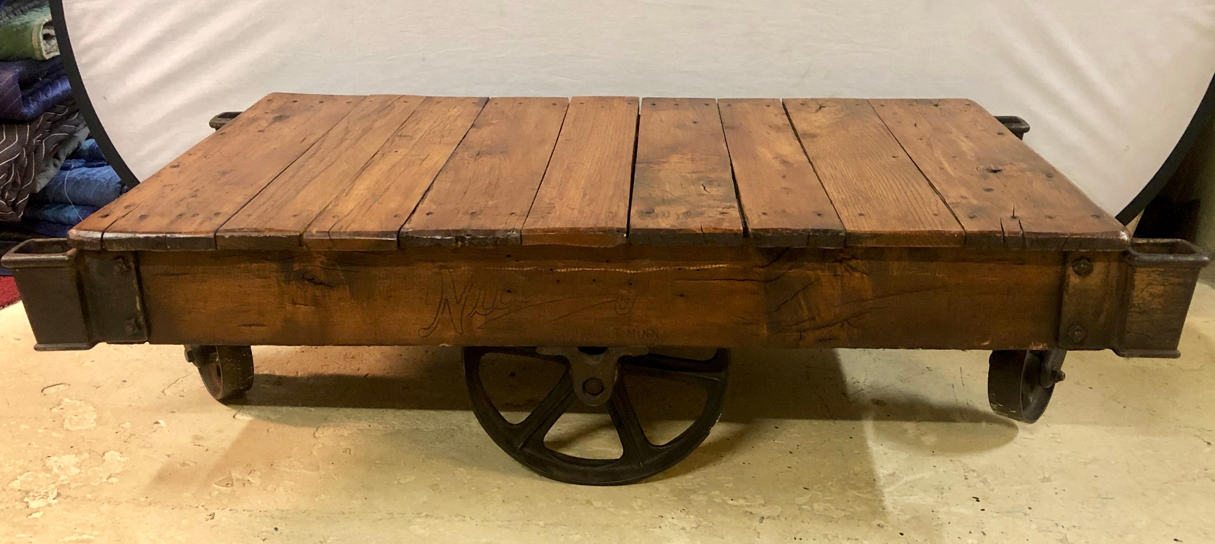 19th Century Industrial Wheeled Trolley Coffee Table In Good Condition In Stamford, CT