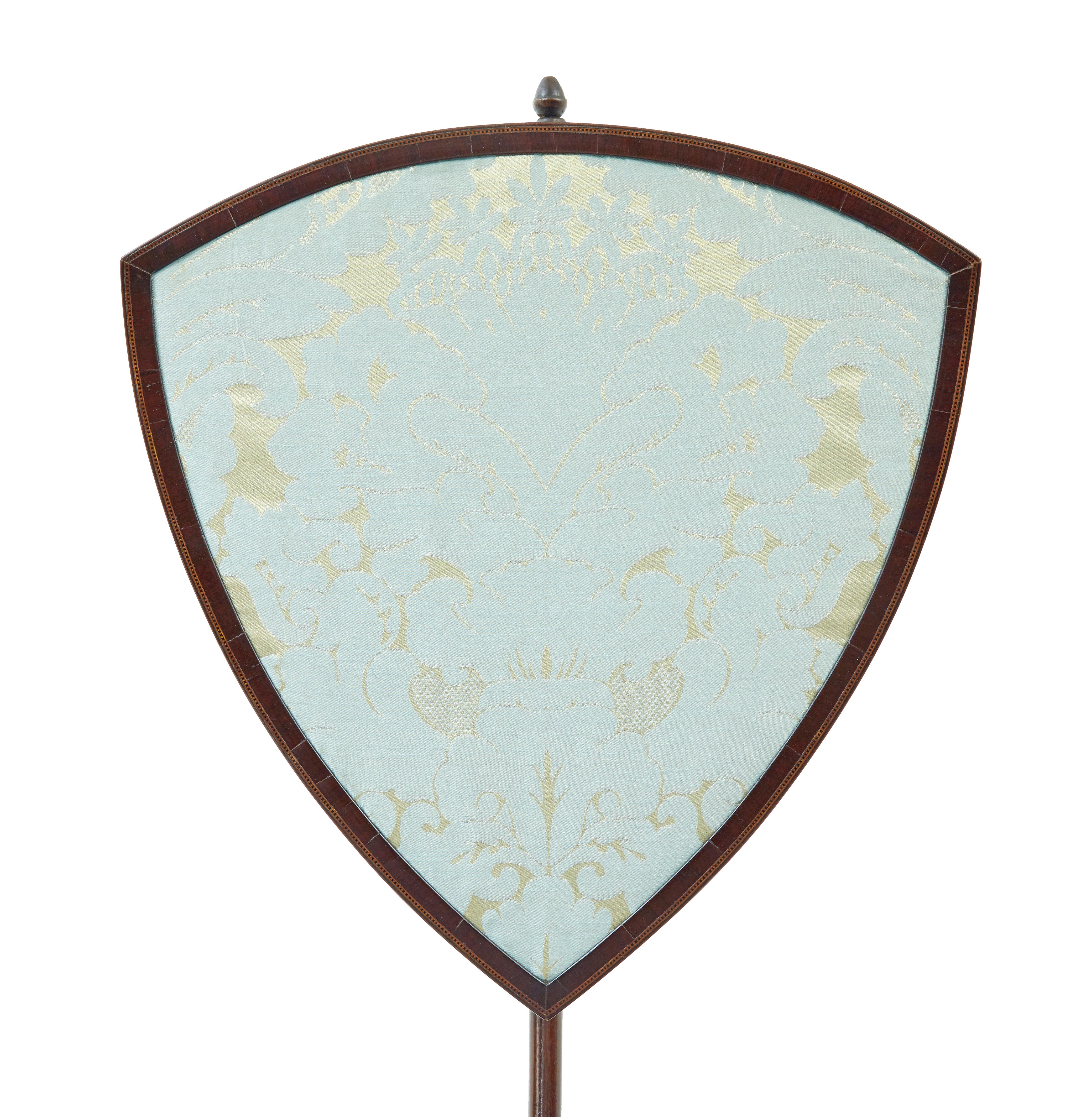 Sculpté à la main 19th Century inlaid adjustable fire screen en vente