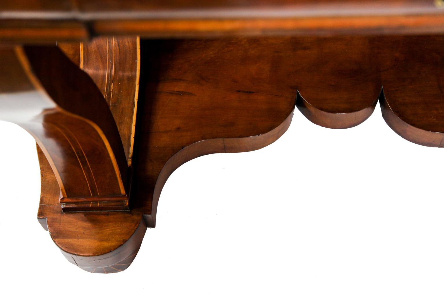 table Console Biedermeier marquetée du 19ème siècle en vente 3