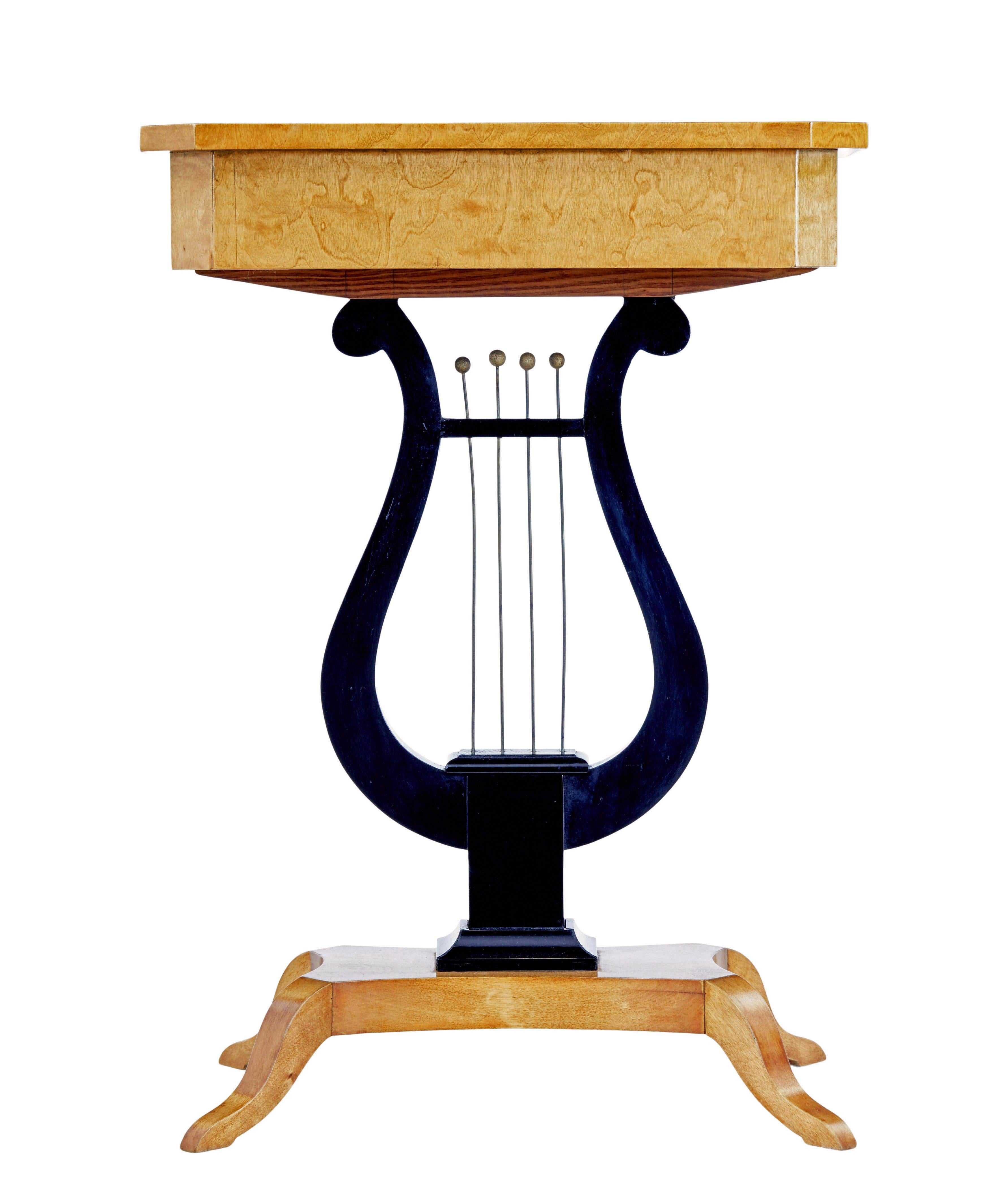Beistelltisch aus Birke mit Intarsien aus dem 19. im Zustand „Gut“ im Angebot in Debenham, Suffolk