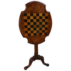 Tavolo da gioco in radica intarsiata del XIX secolo