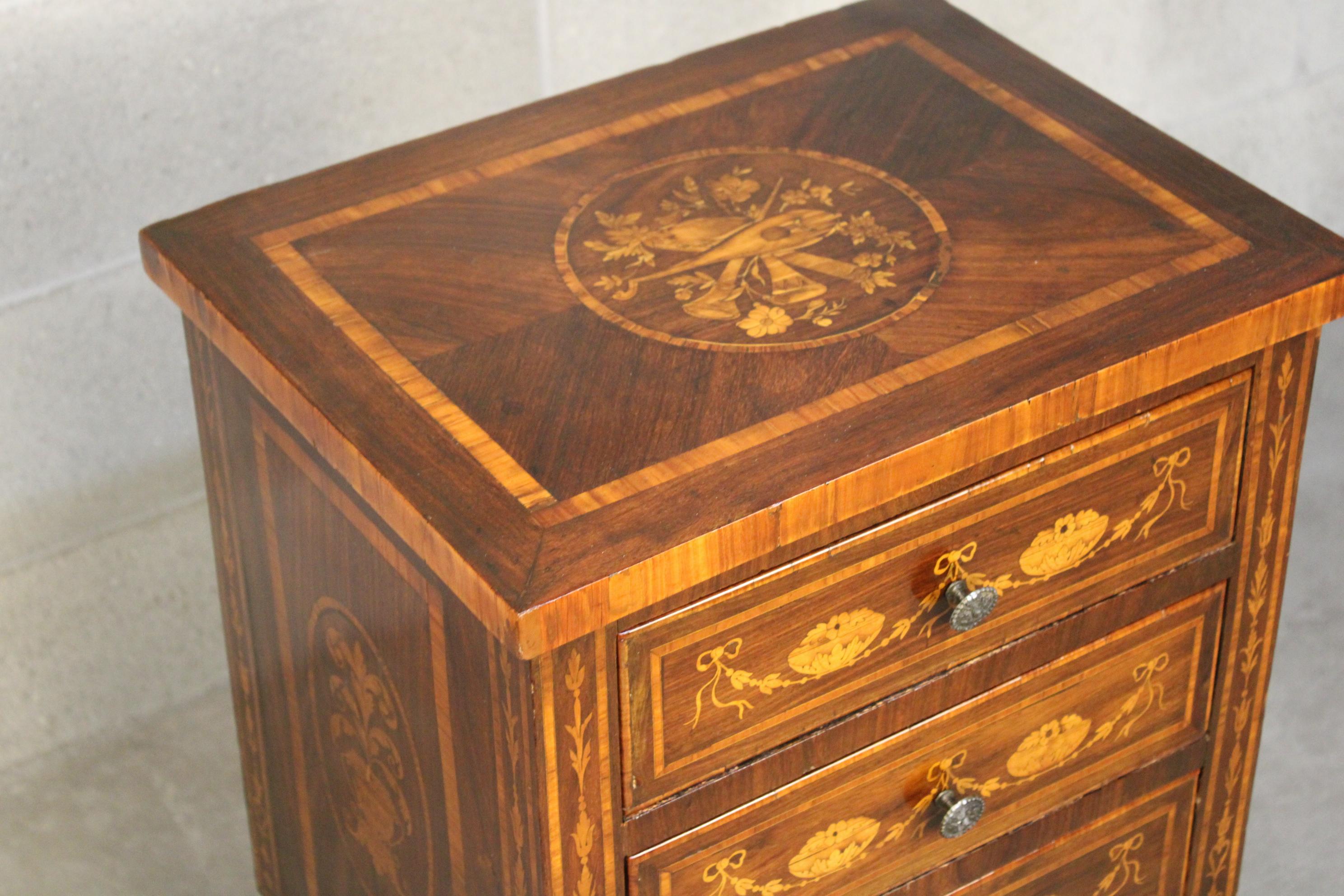 19th Century Louis XVI Style Marquetry French 3 drawers Commode  In Good Condition In Torino, IT