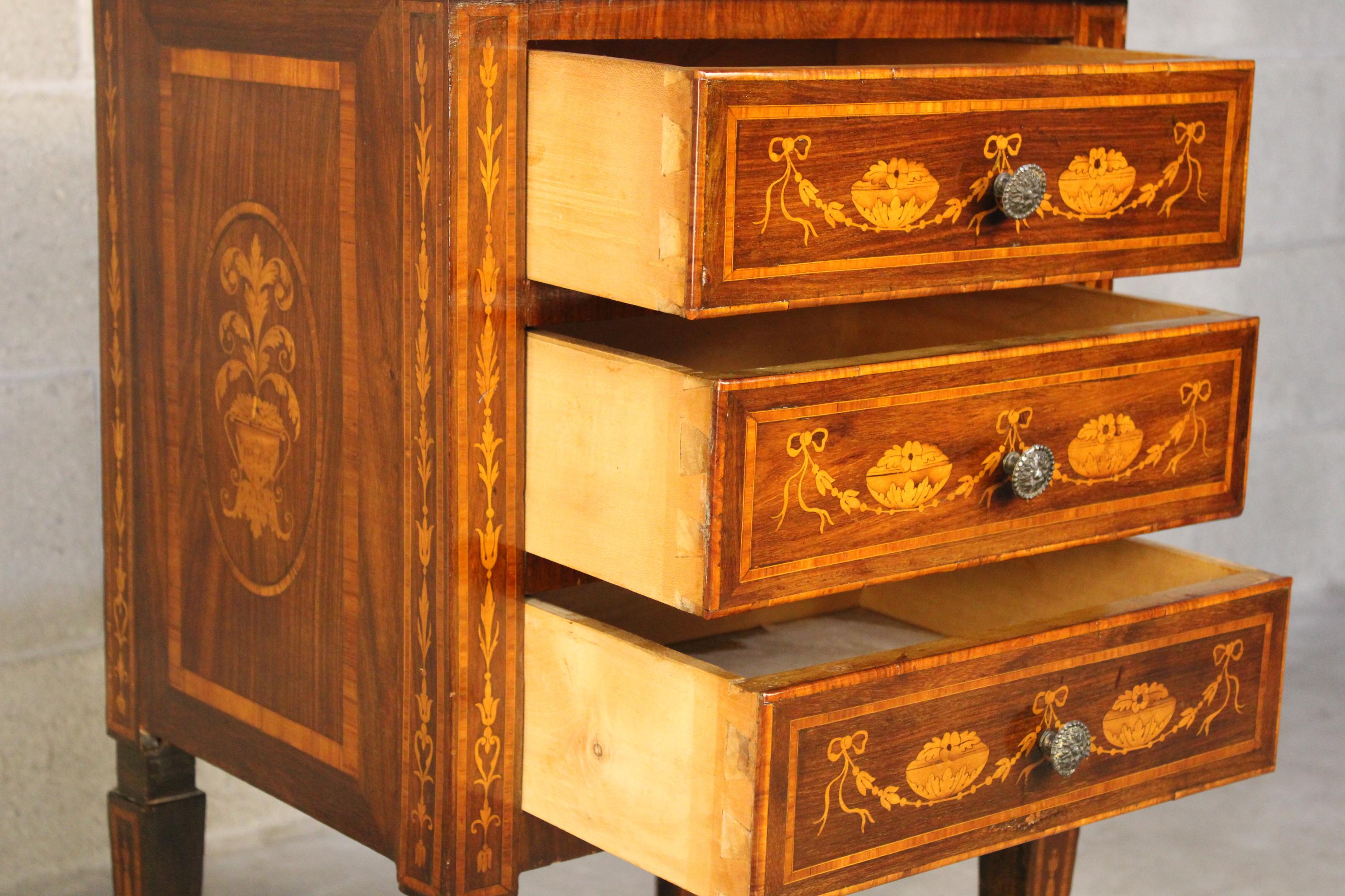 19th Century Louis XVI Style Marquetry French 3 drawers Commode  1
