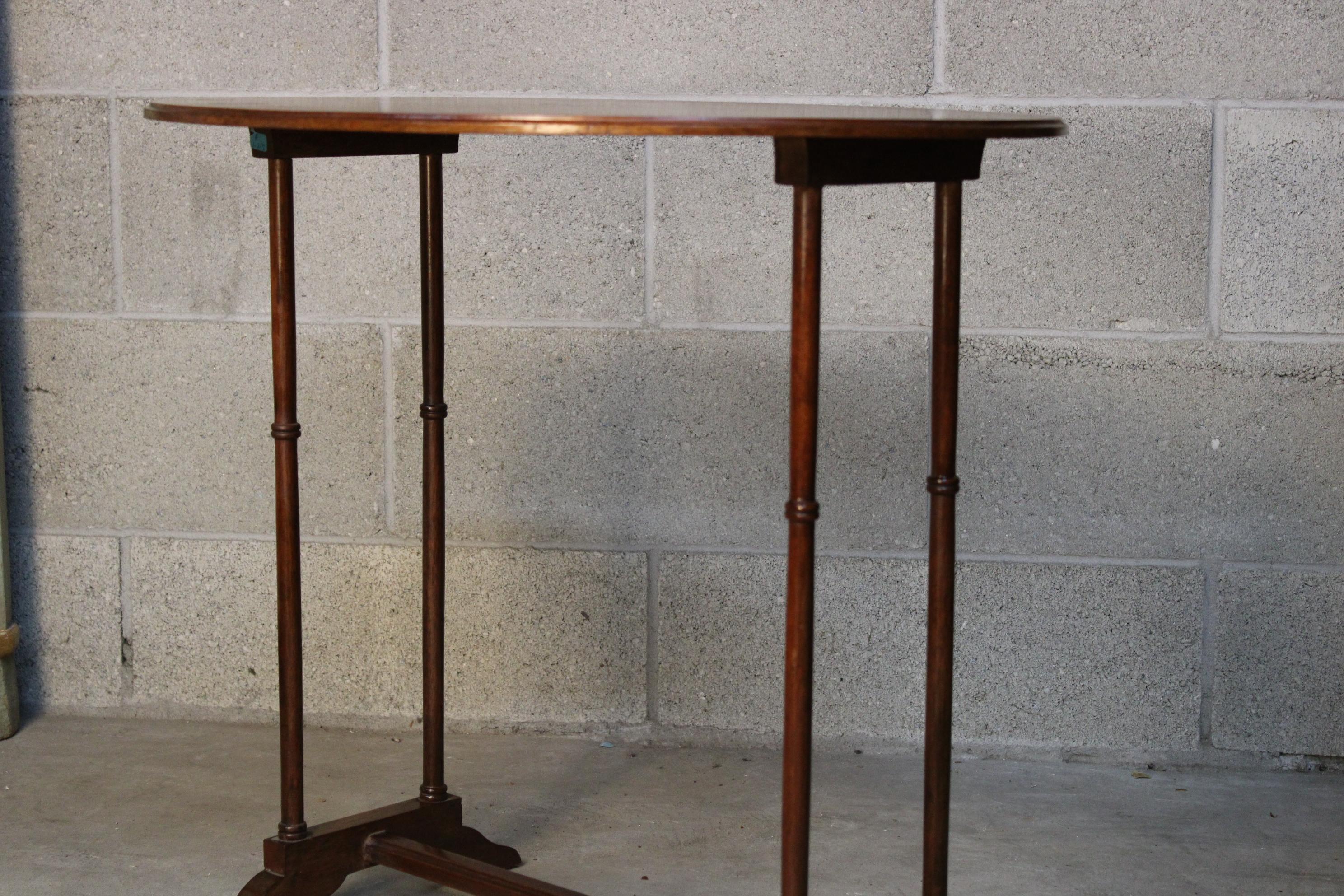 19th century English Coffee Table in Mahogany coffee table 2