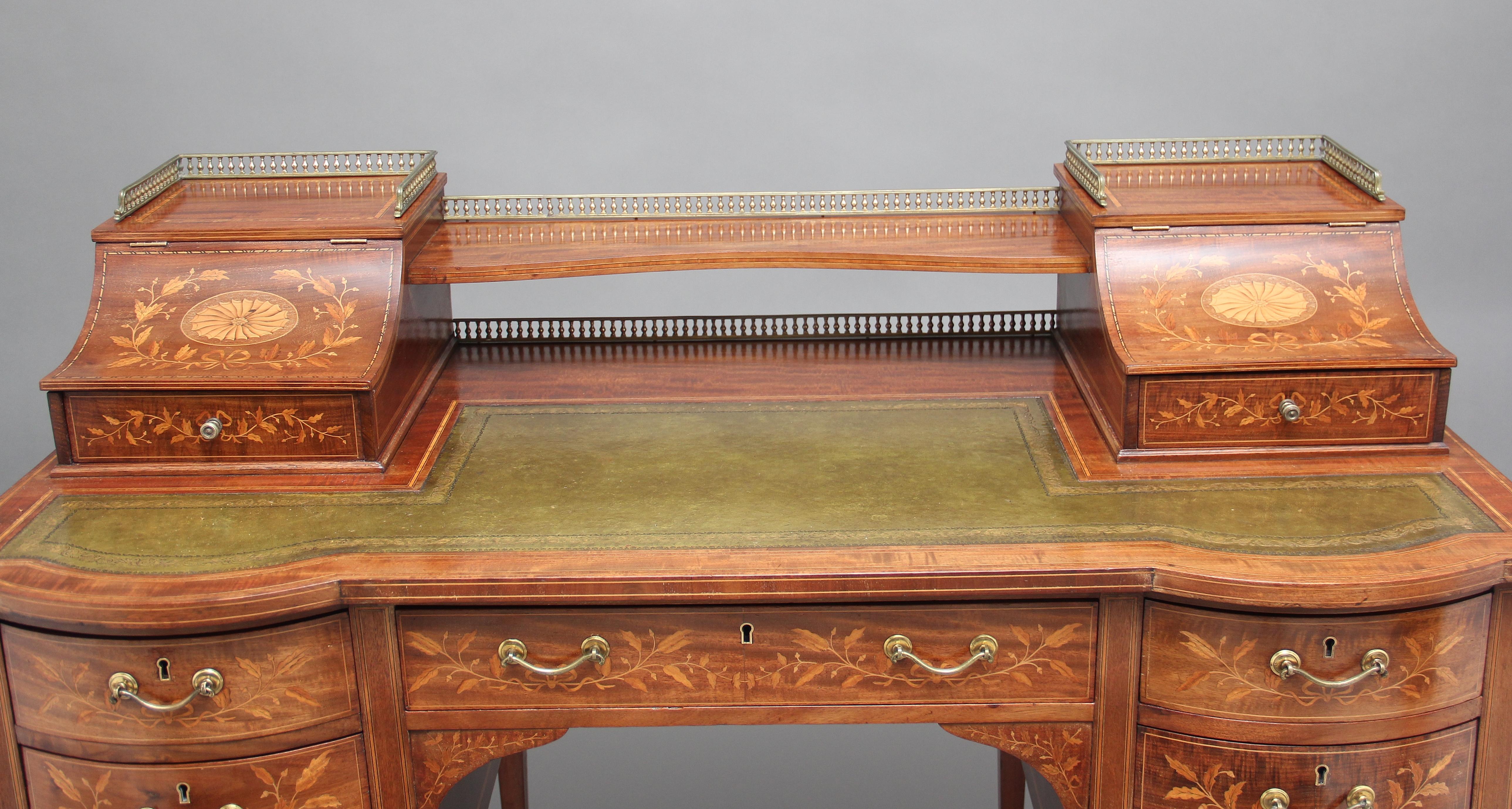 19th Century Inlaid Mahogany Desk (Englisch)