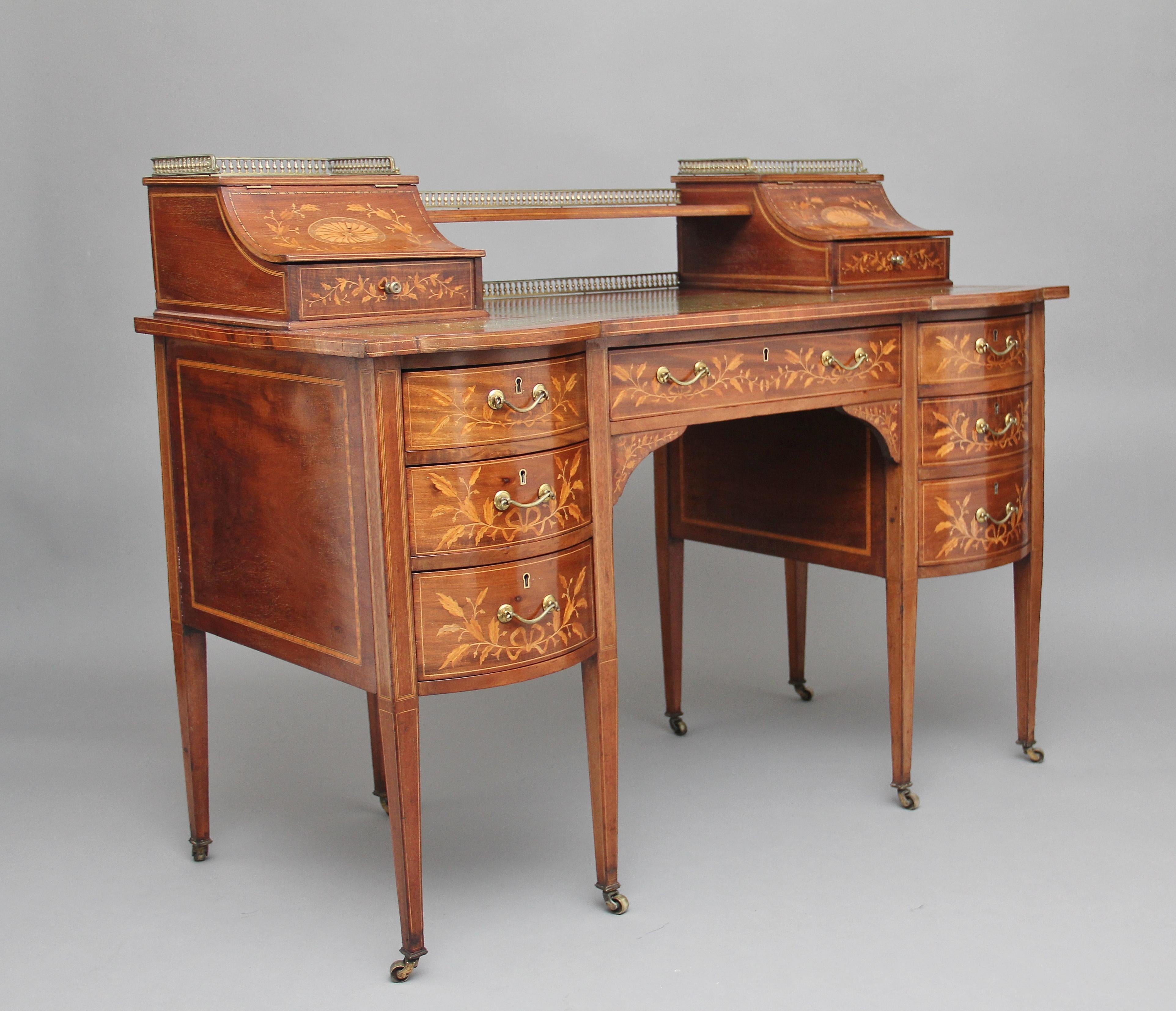 19th Century Inlaid Mahogany Desk (Spätes 19. Jahrhundert)