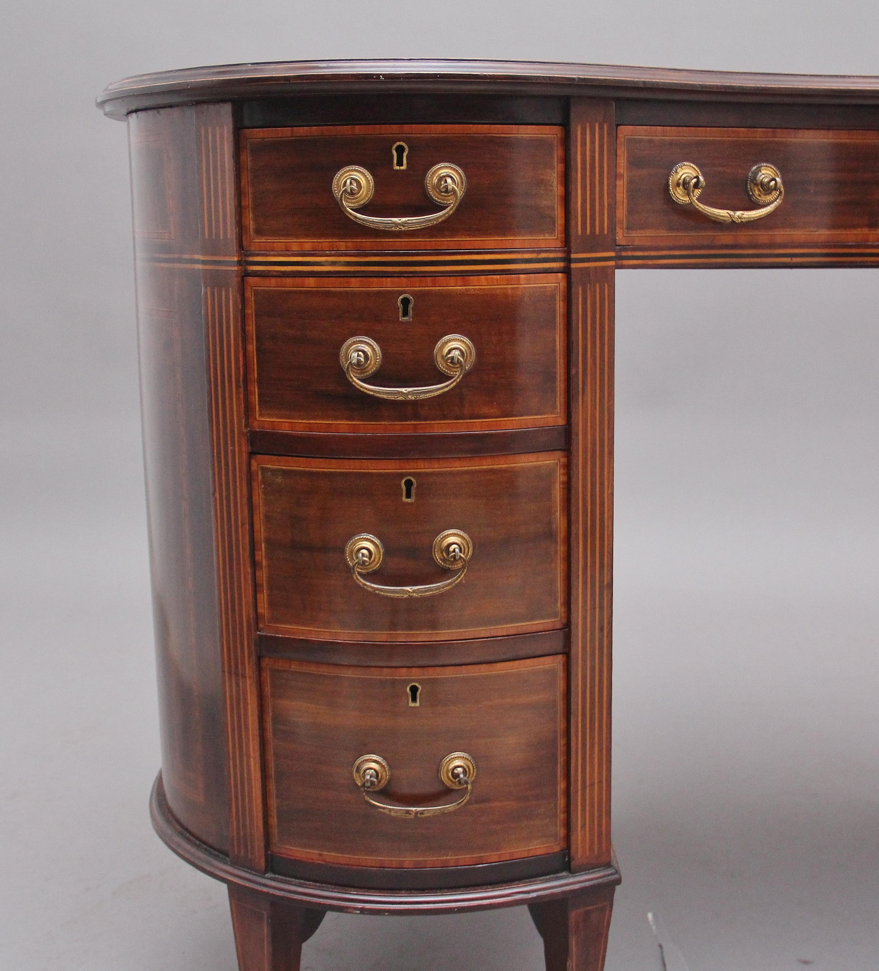 19th Century Inlaid Mahogany Kidney Shaped Desk In Good Condition For Sale In Martlesham, GB