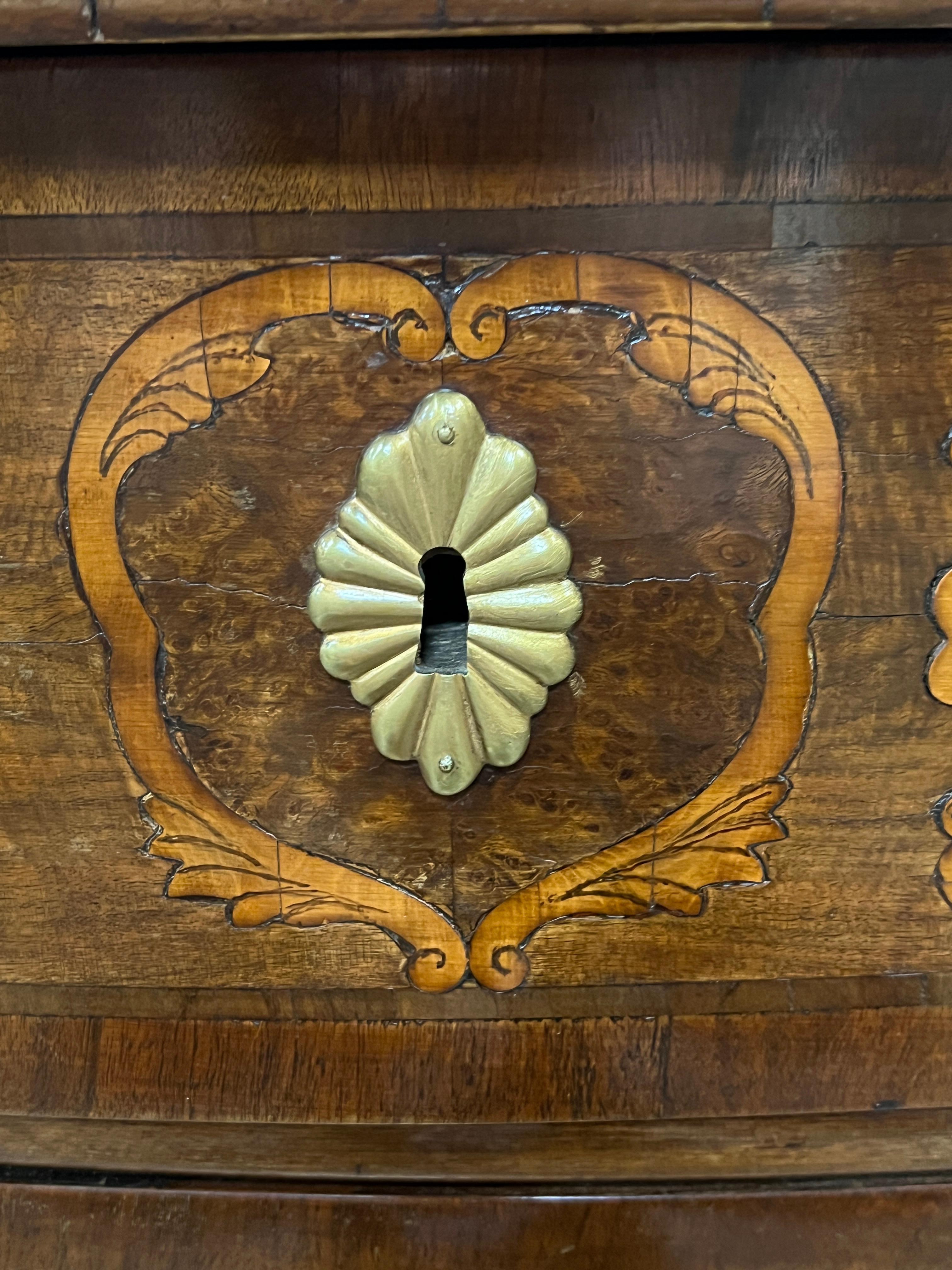 19th Century Inlaid Marquetry Commode In Walnut In Good Condition For Sale In Houston, US