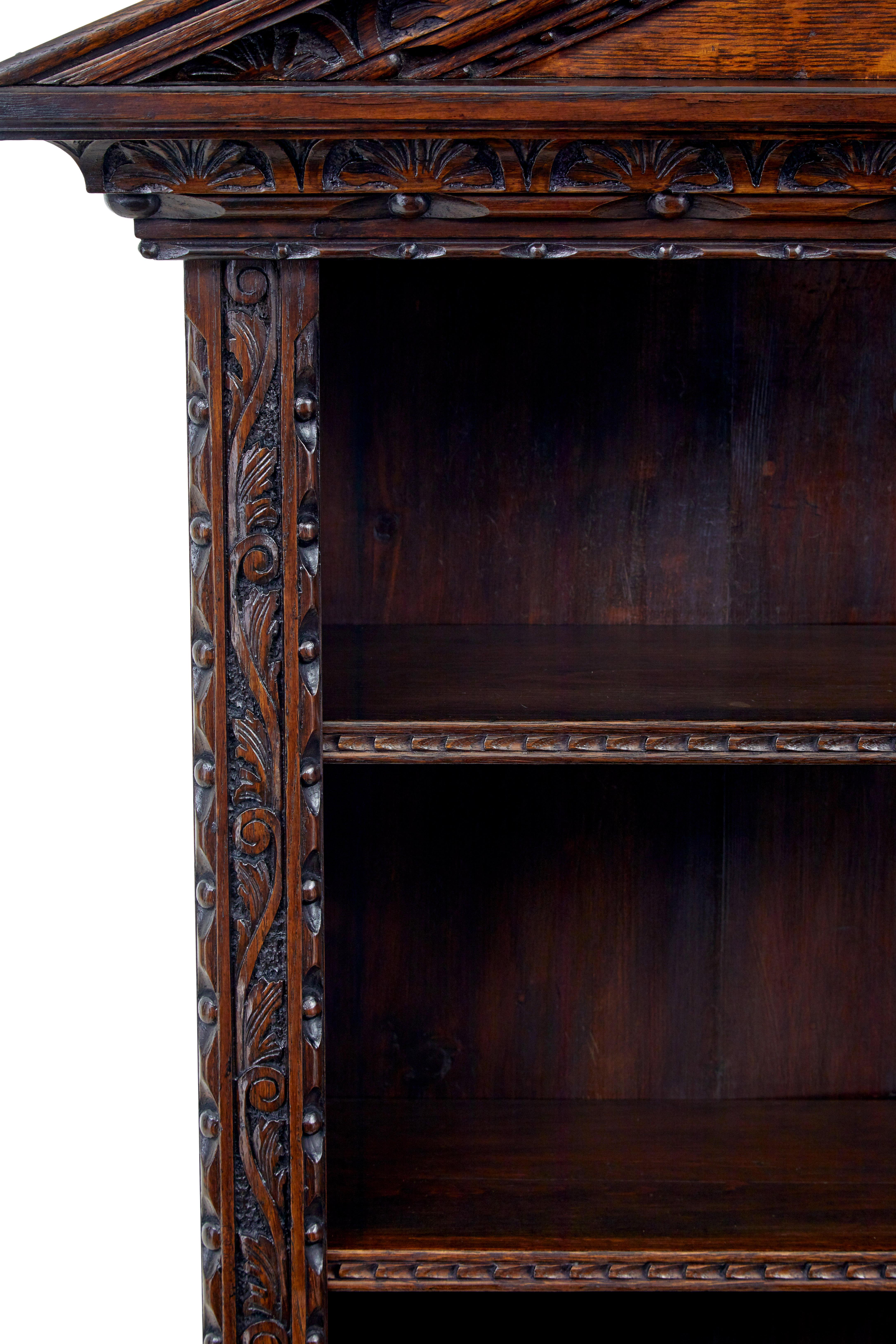 Architektonischer Bücherschrank aus Eiche mit Intarsien aus dem 19. im Angebot 1