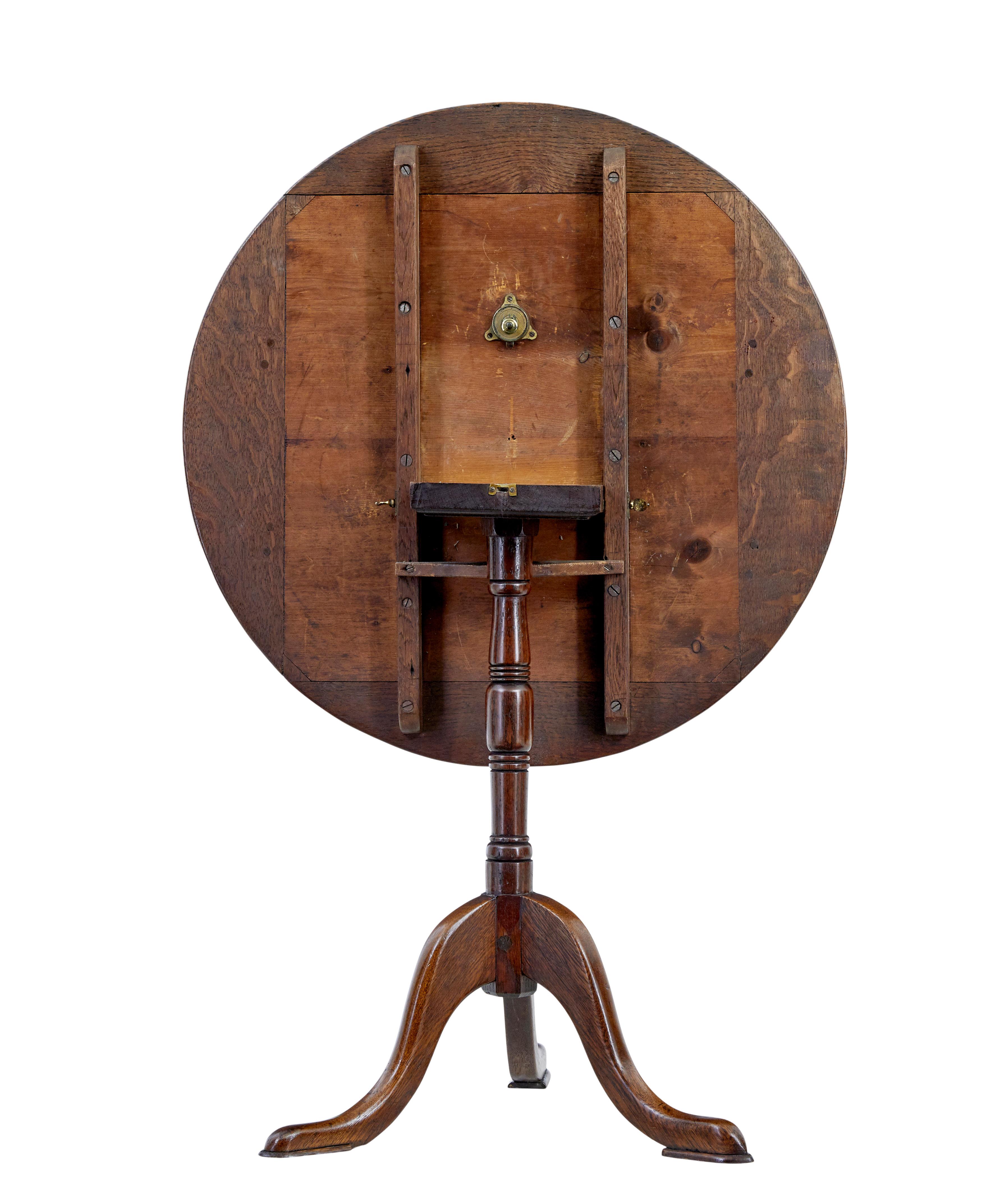 Victorian 19th century inlaid oak round occasional table For Sale