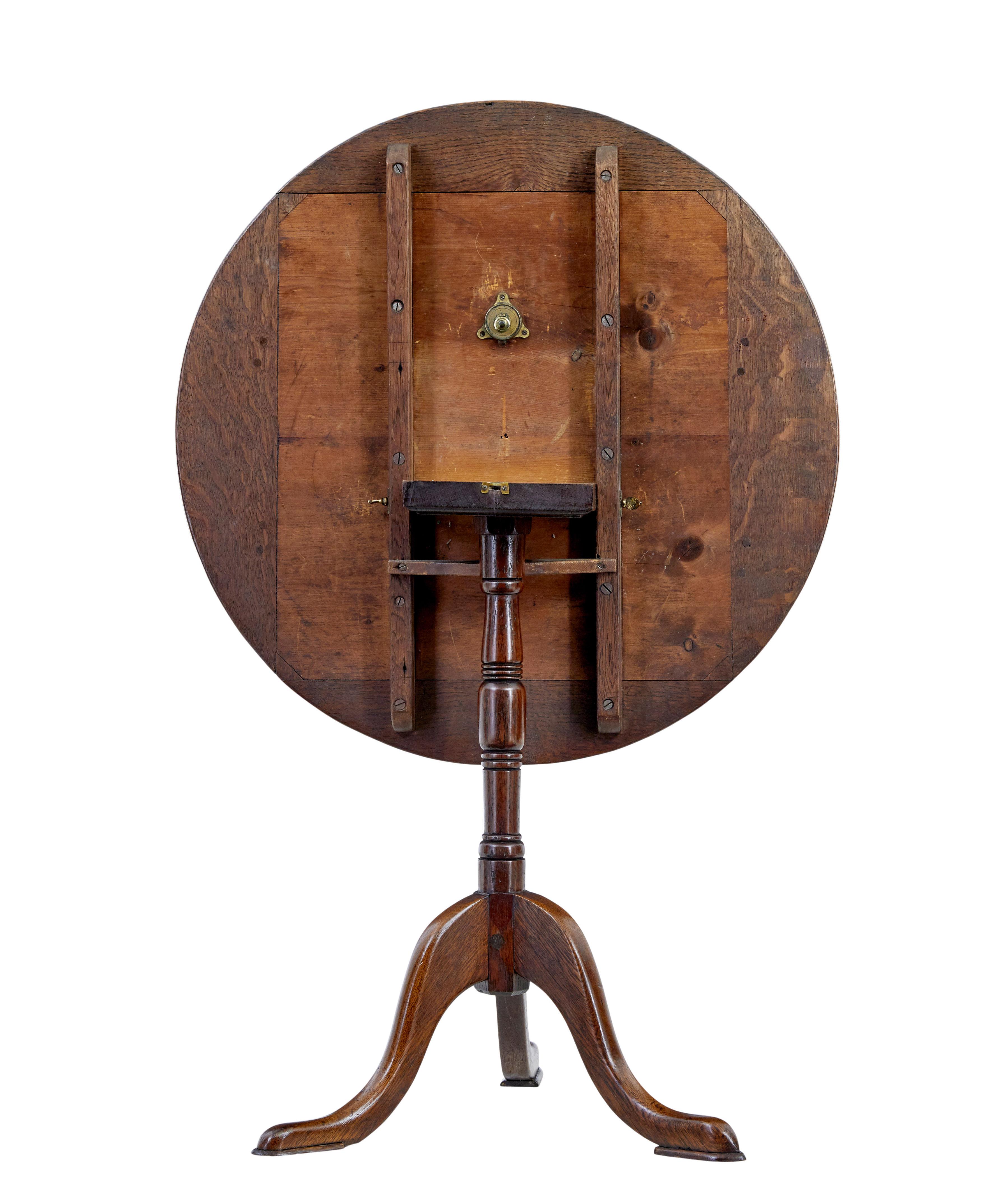 English 19th Century inlaid oak round occasional table For Sale