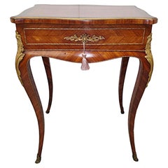 Table de travail ou de lampe du 19e siècle en marqueterie de bronze doré, estampillée 'Tahan' Paris