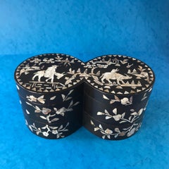 19th Century Inlaid Papier-mâché Mother of Pearl Chinese Box