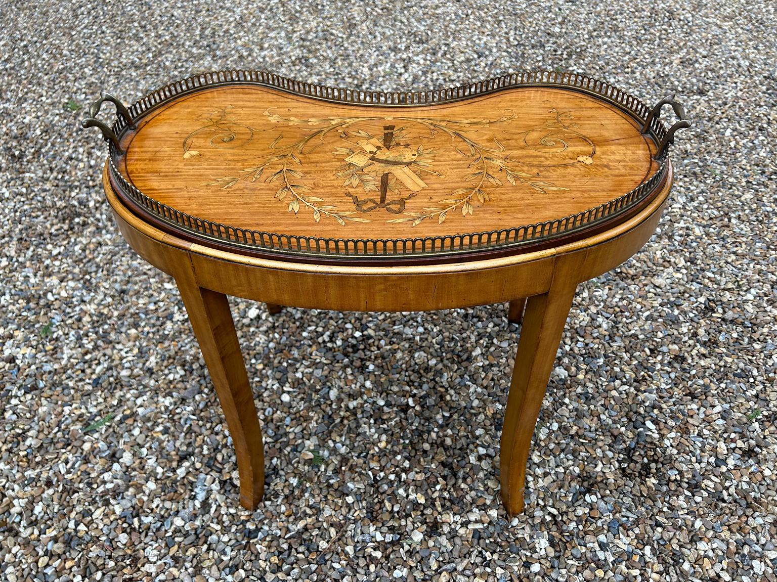 19th Century Inlaid Satinwood Tray on (Stand made later) In Good Condition For Sale In Richmond, Surrey