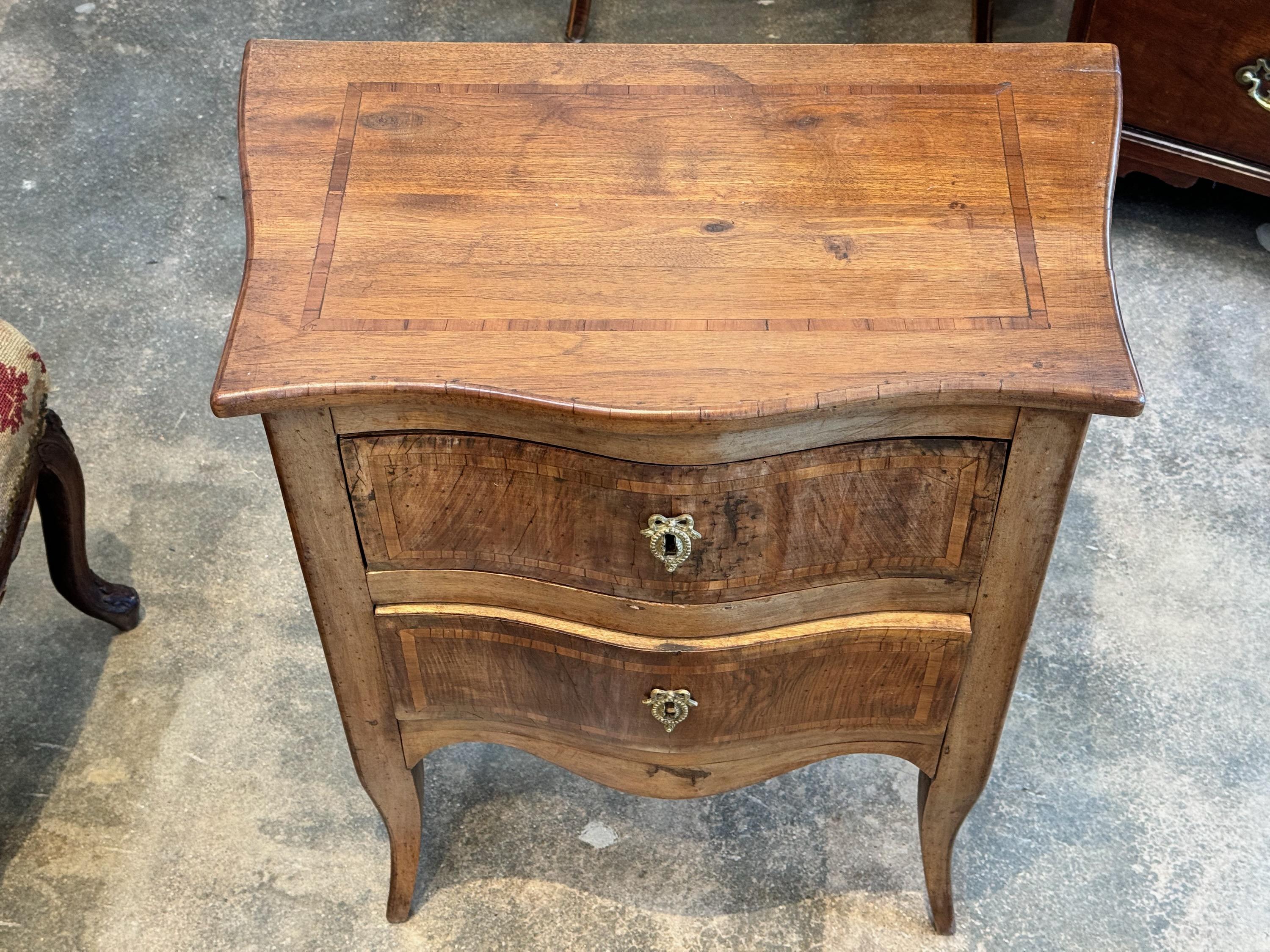 19th Century Inlaid Walnut Commode For Sale 1