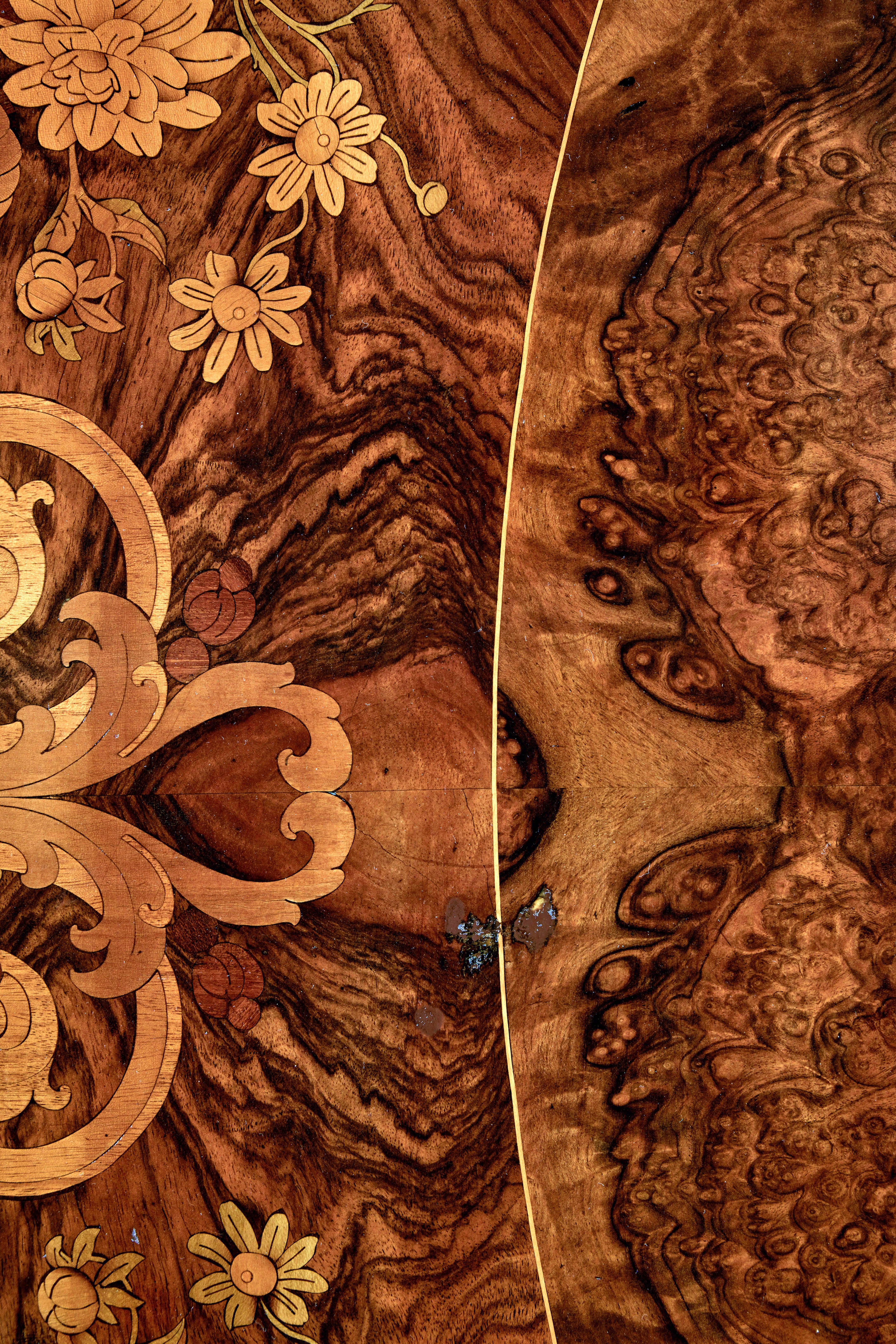 19th century inlaid walnut tilt top table In Good Condition For Sale In Debenham, Suffolk