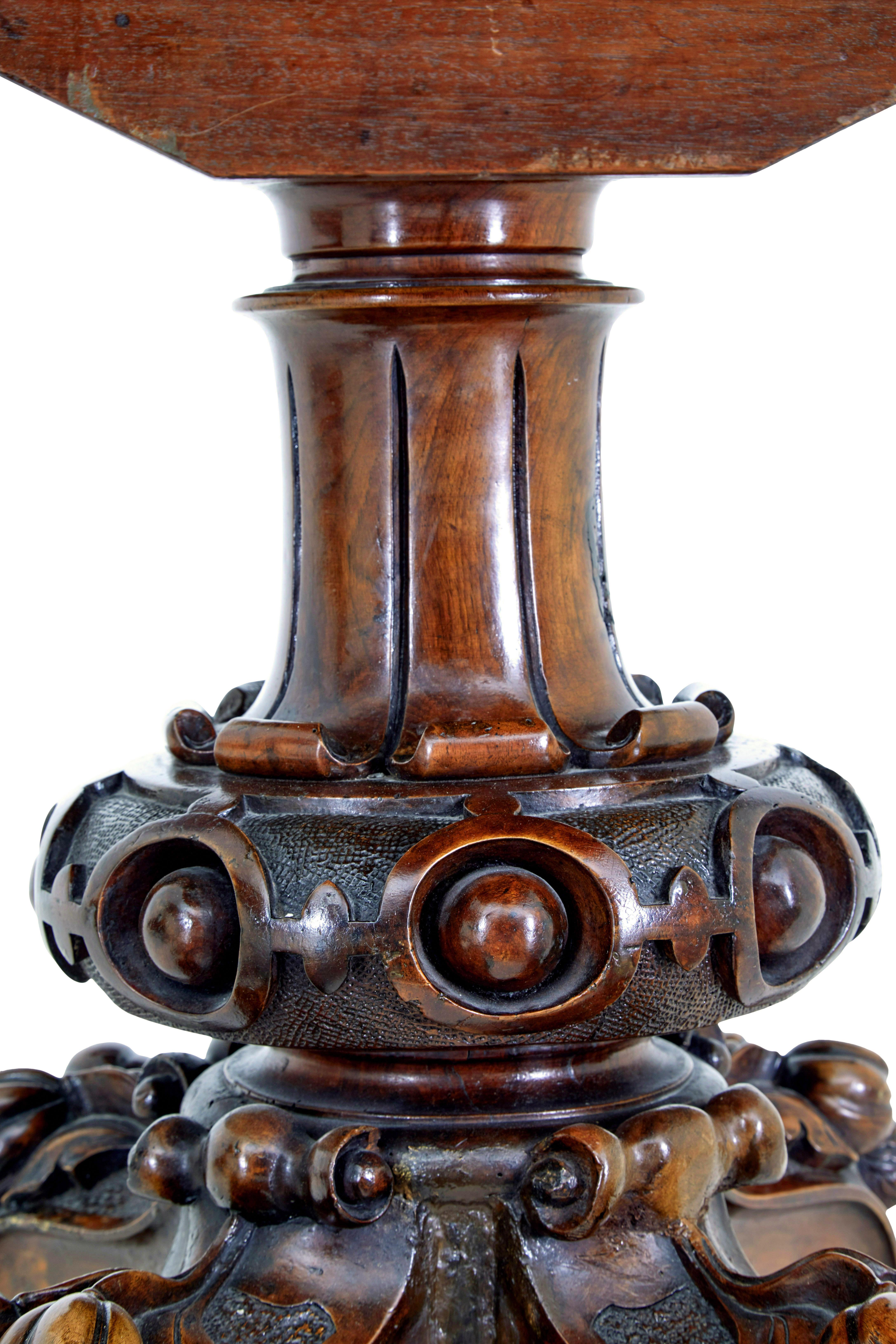 Walnut 19th century inlaid walnut tilt top table For Sale