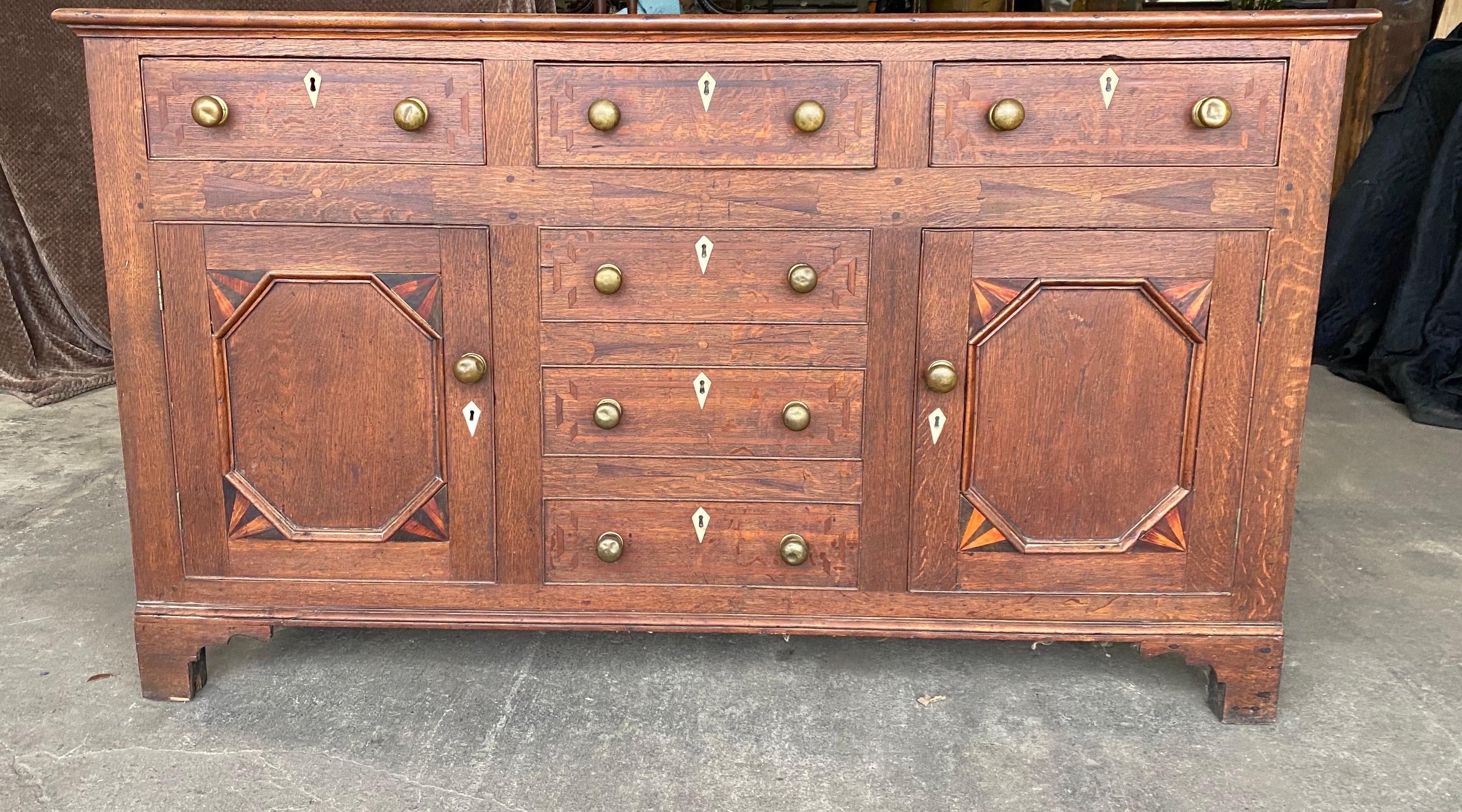 Chêne Armoire en chêne gallois marqueté du 19e siècle en vente