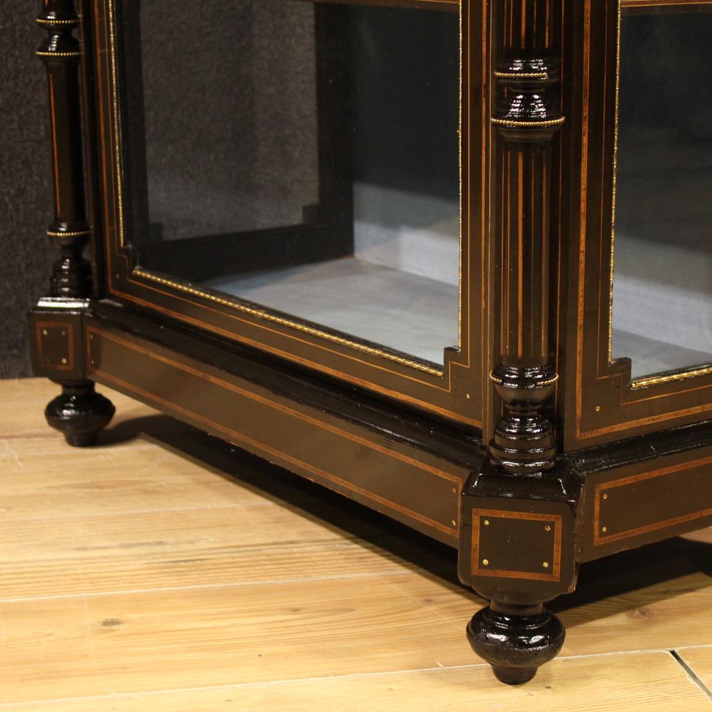 19. Jahrhundert Intarsienholz Antiker englischer Vitrinenschrank, 1880 im Angebot 3