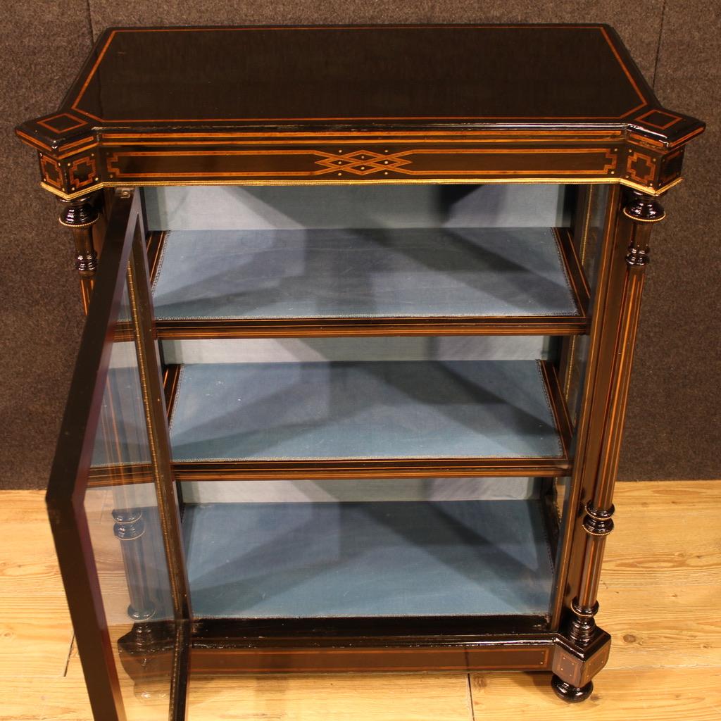 19. Jahrhundert Intarsienholz Antiker englischer Vitrinenschrank, 1880 (British) im Angebot