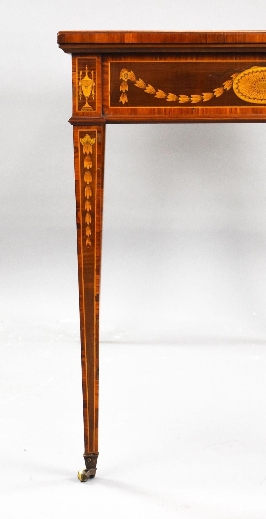 Table à écrire marquetée du 19e siècle en vente 7