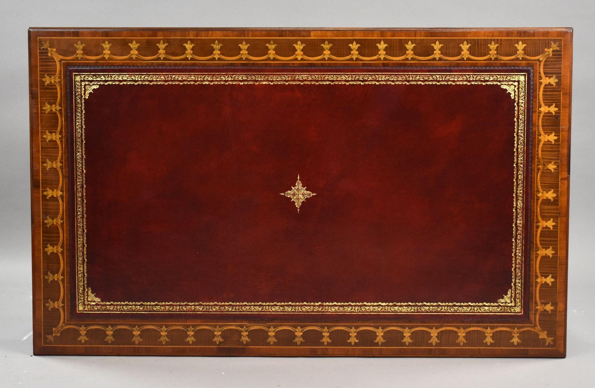 Table à écrire marquetée du 19e siècle en vente 12