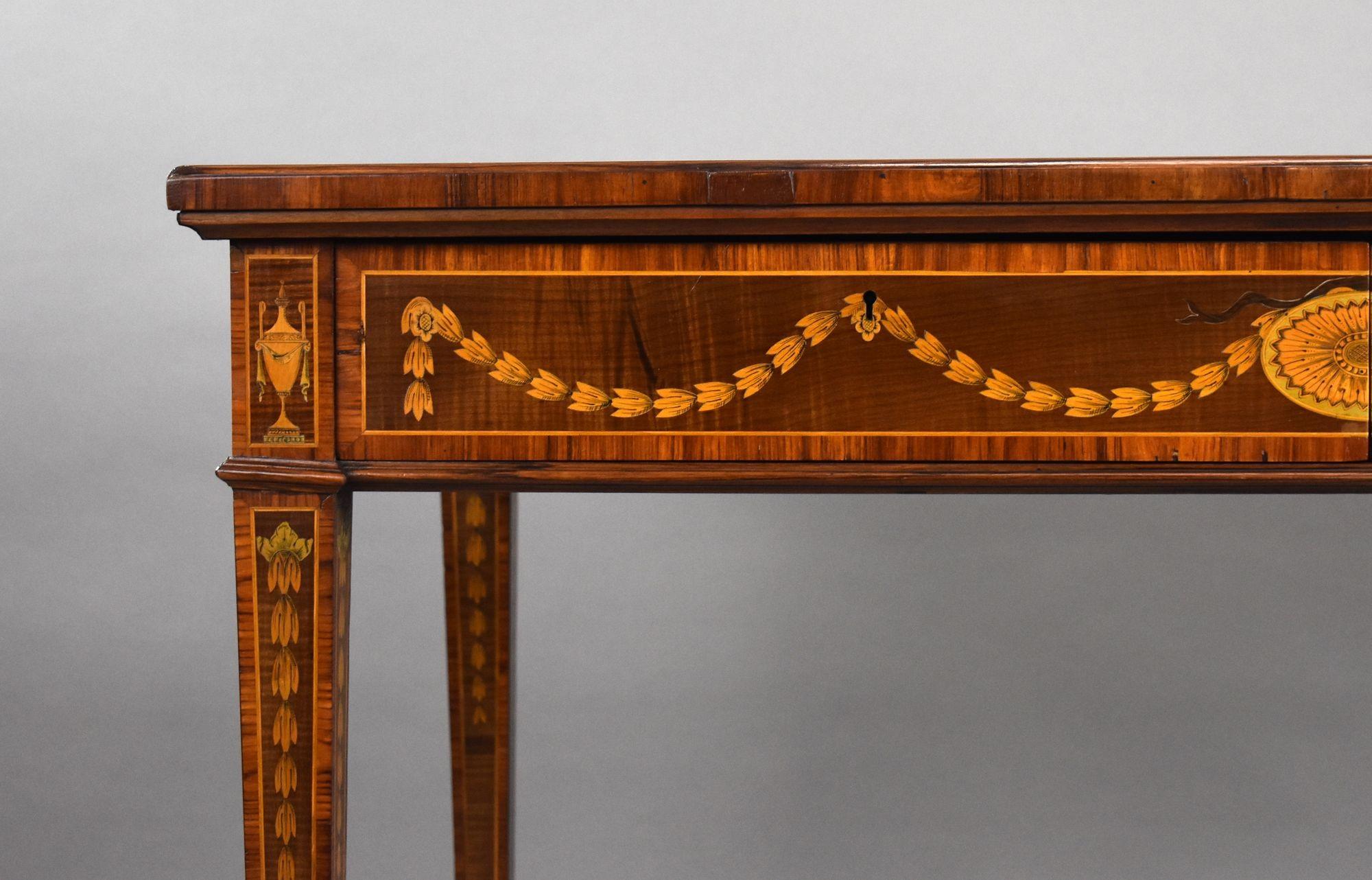 Table à écrire marquetée du 19e siècle en vente 2