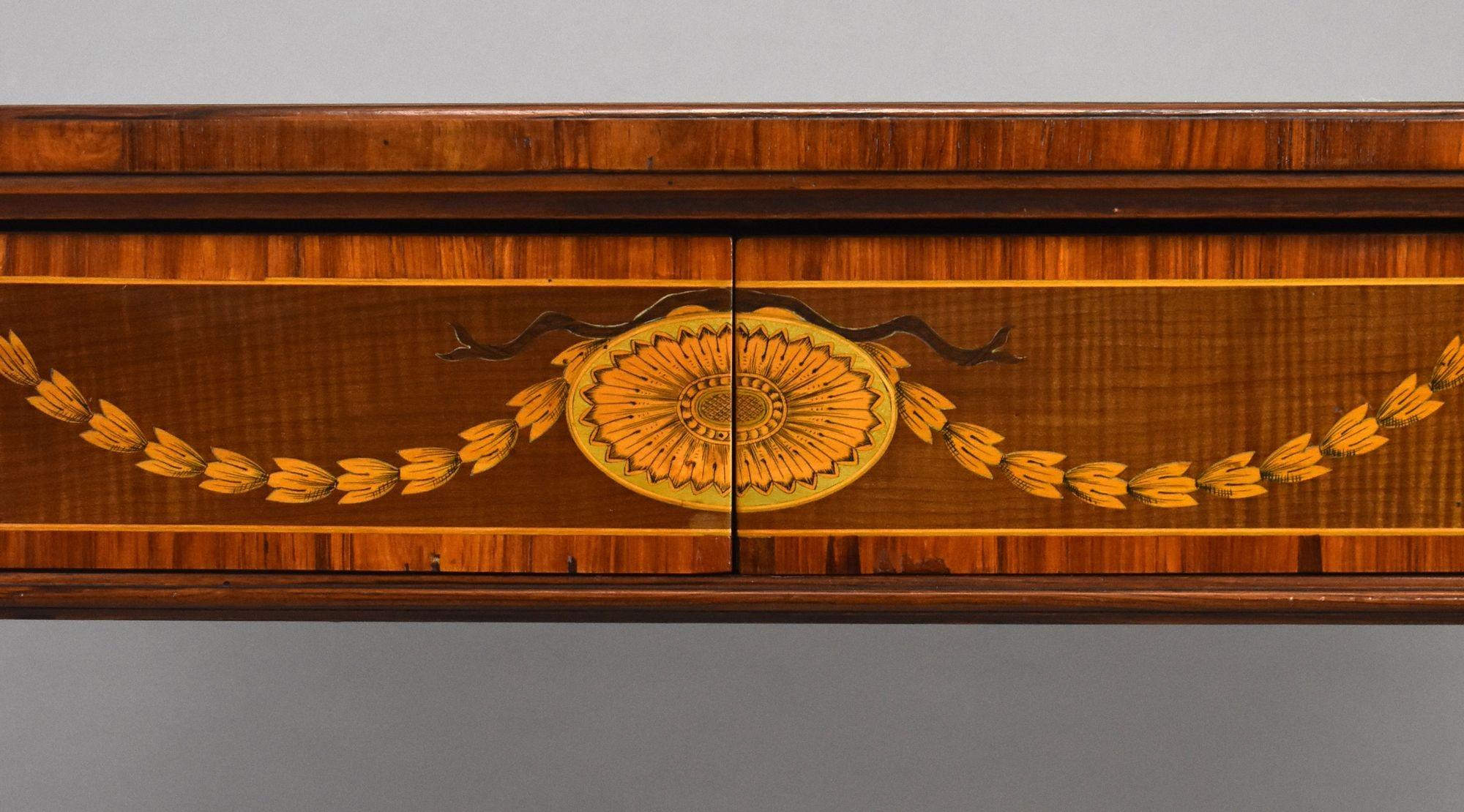 Table à écrire marquetée du 19e siècle en vente 3