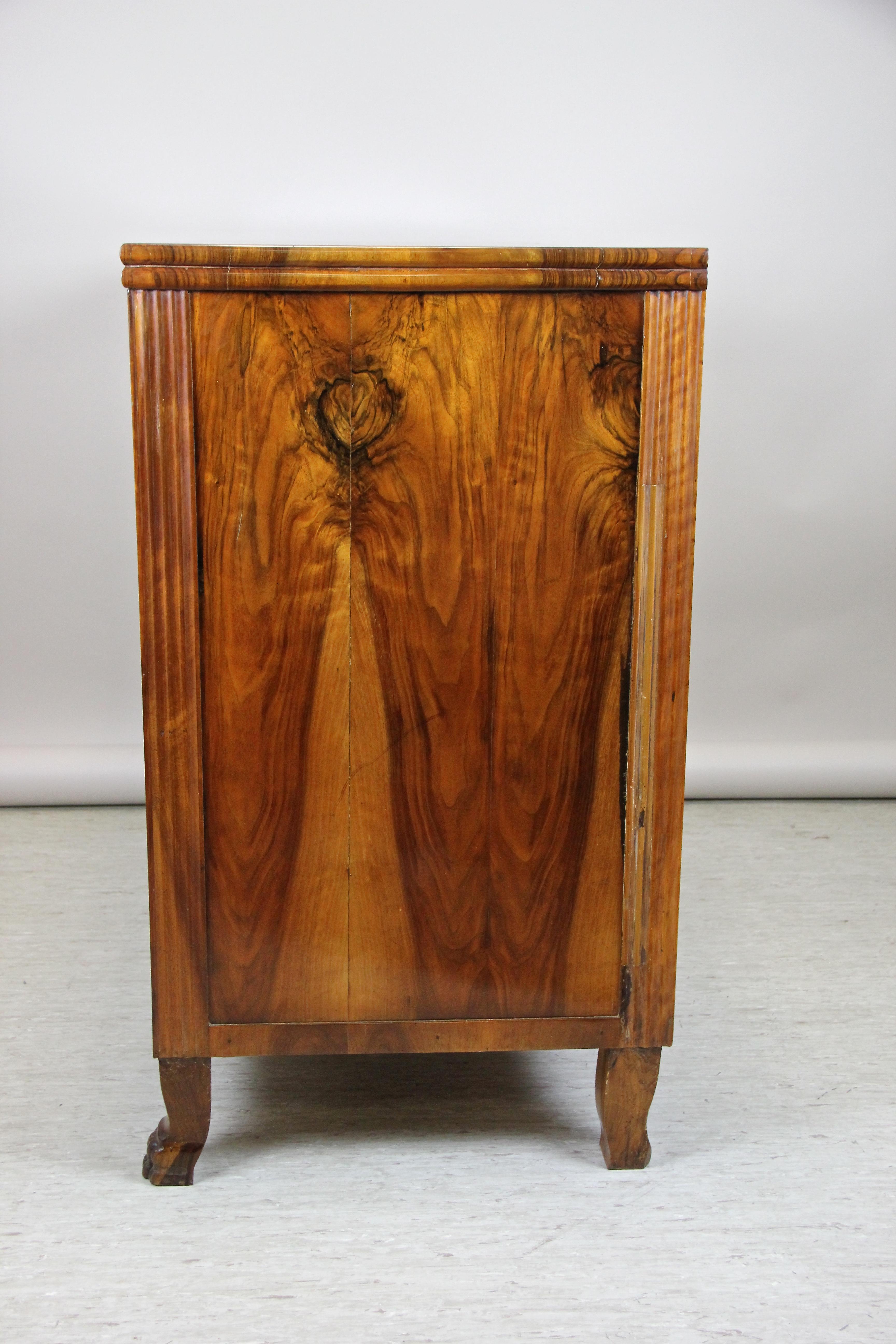 19th Century Inlayed Biedermeier Chest of Drawers Nut Wood, Hungary, circa 1830 6