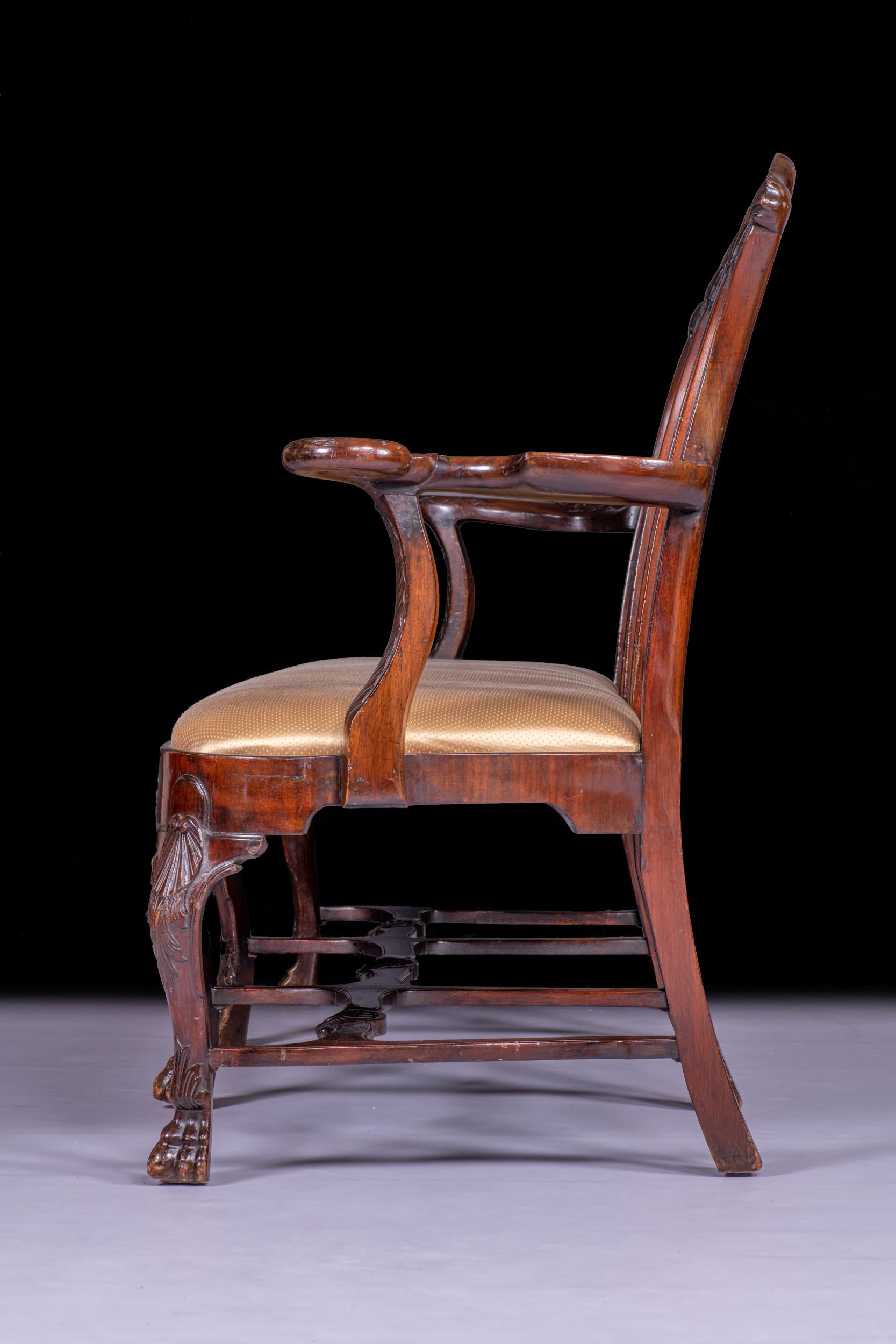 Irische Dreifachstuhlrücken-Sessel im George-III-Stil des 19. Jahrhunderts von Butler aus Dublin im Angebot 1