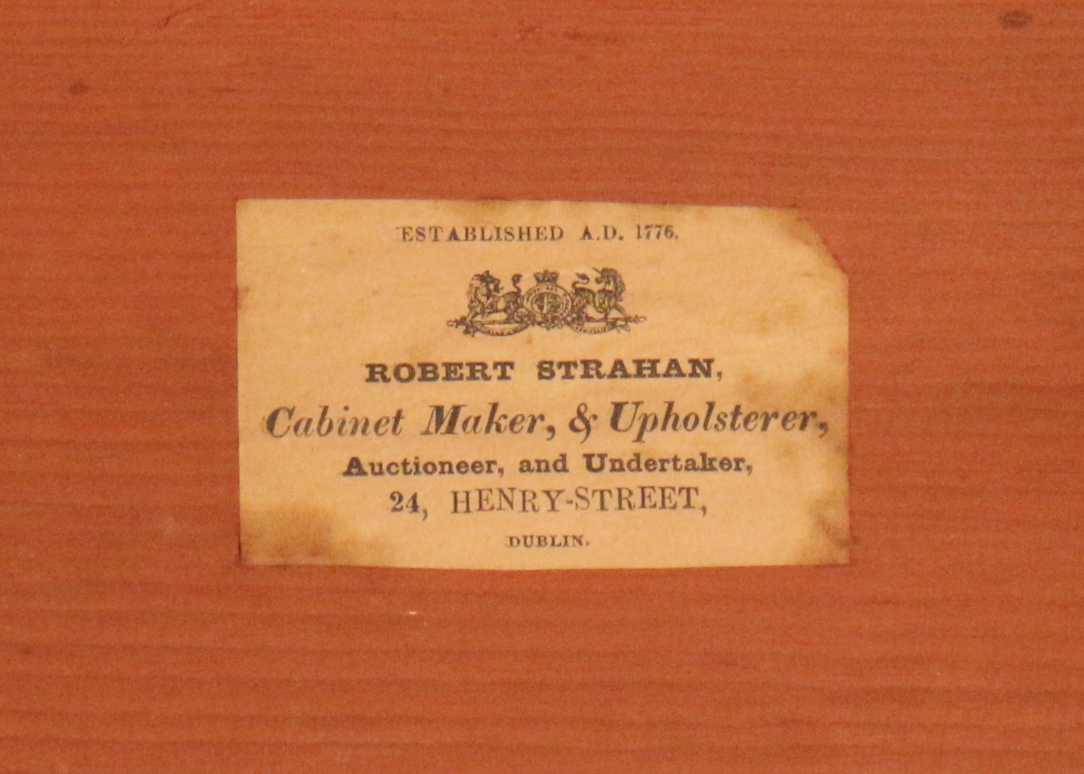 Irischer Mahagoni-Frontschrank des 19. Jahrhunderts von Robert The Strahan of Dublin im Angebot 10
