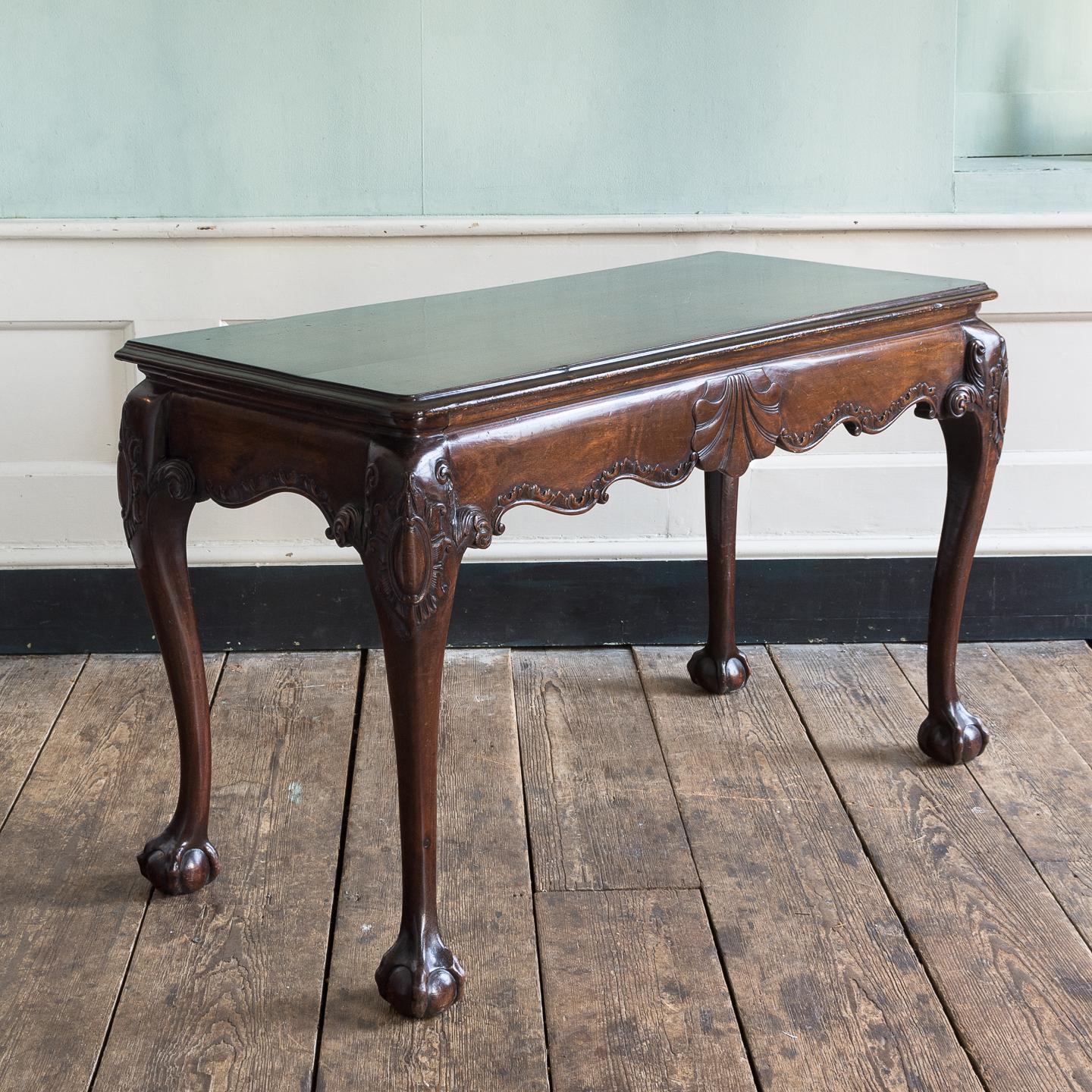 19th Century Irish Mahogany Serving Table, George II Style In Good Condition In London, GB