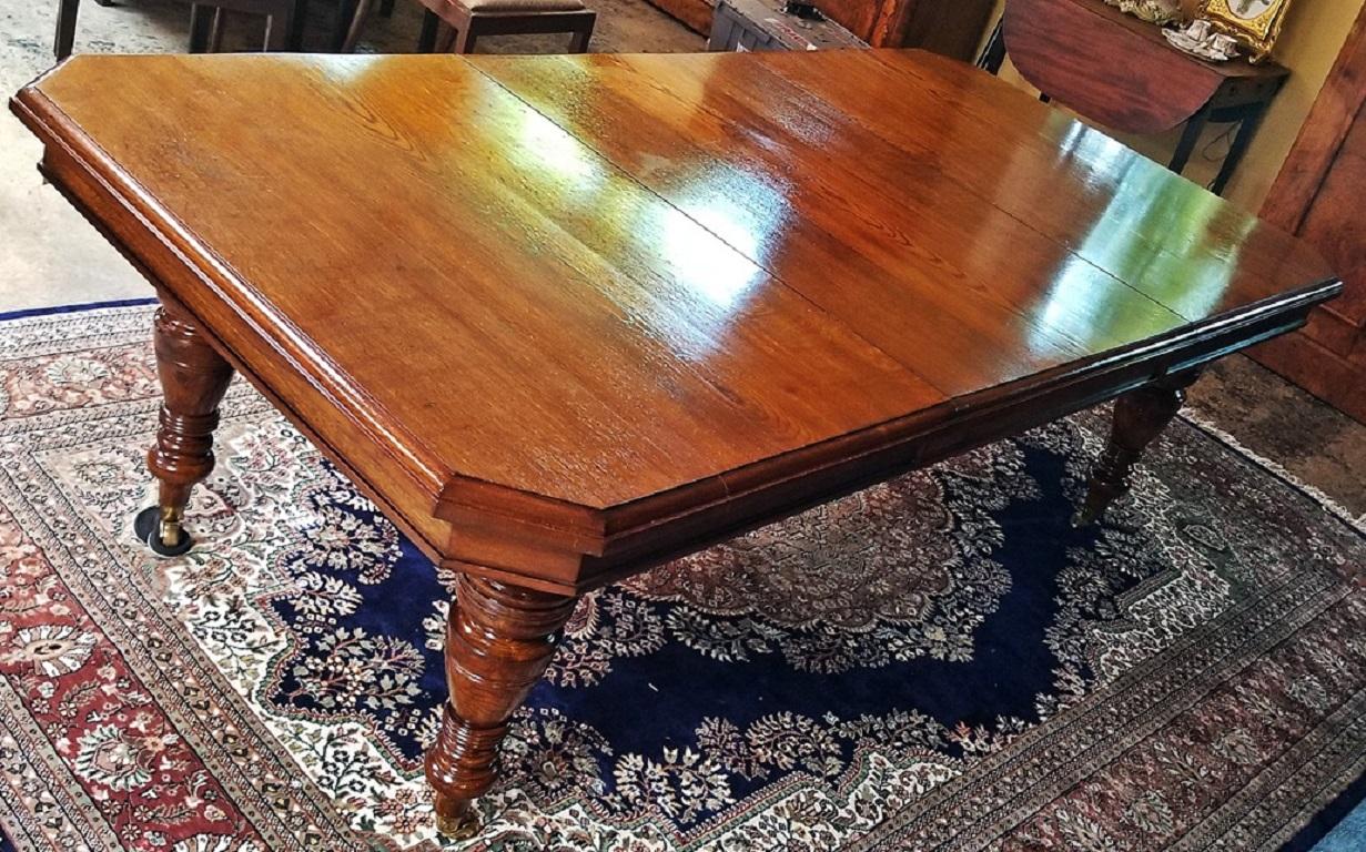 Hand-Crafted 19th Century Irish Country Squire's Oak Telescopic Dining Table For Sale