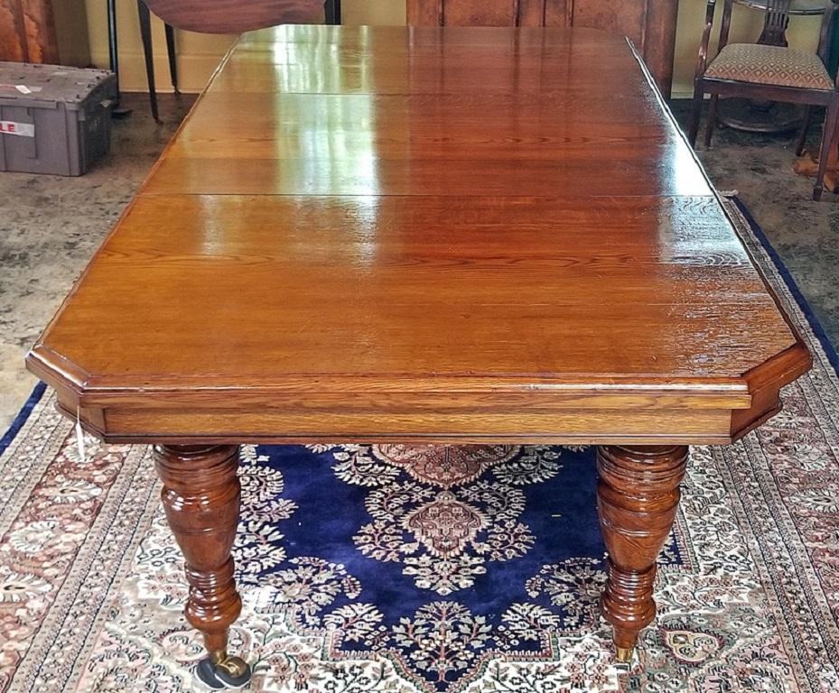 19th Century Irish Country Squire's Oak Telescopic Dining Table For Sale 1