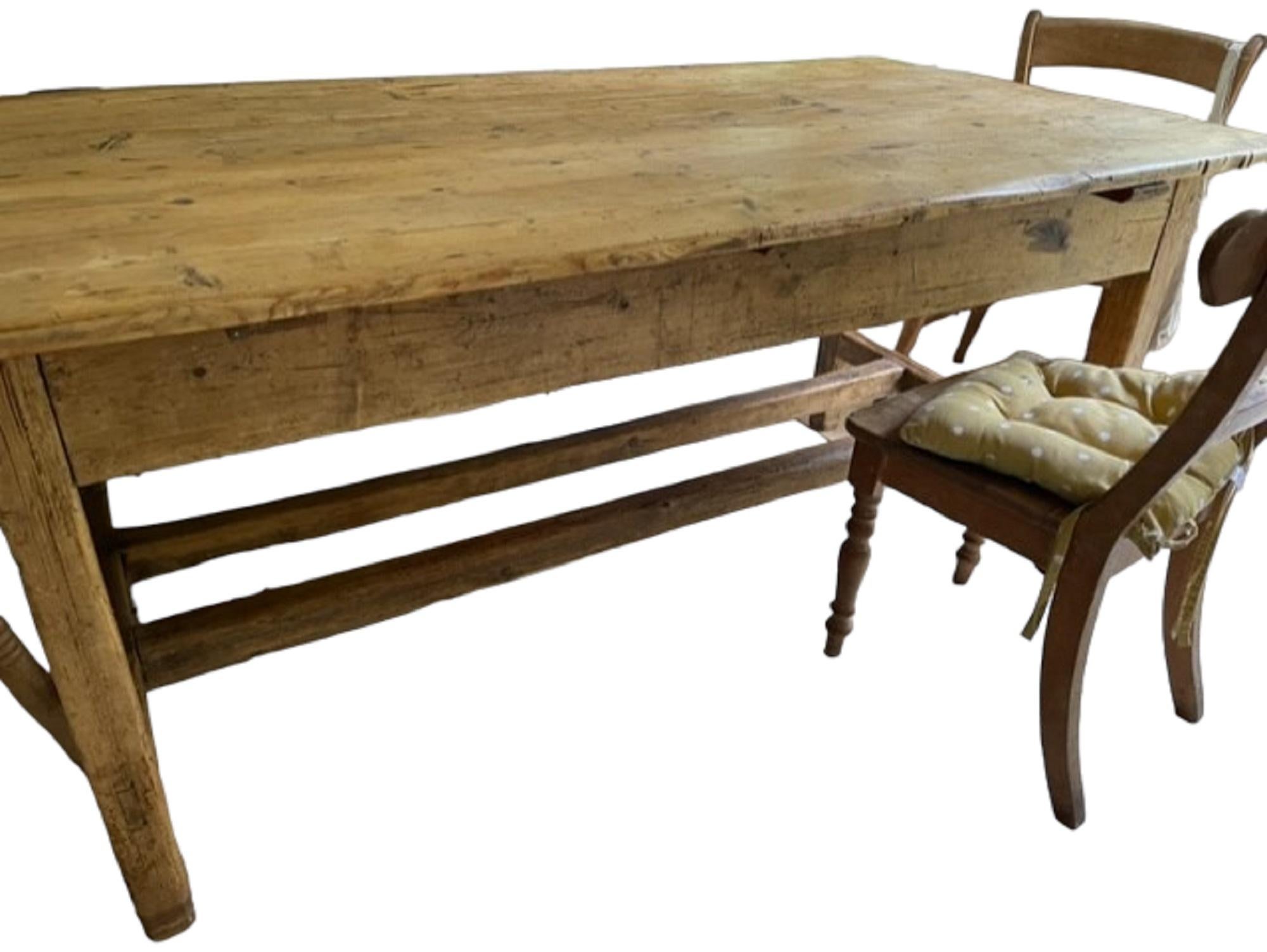 Table de ferme en pin irlandais du XIXe siècle en vente 10