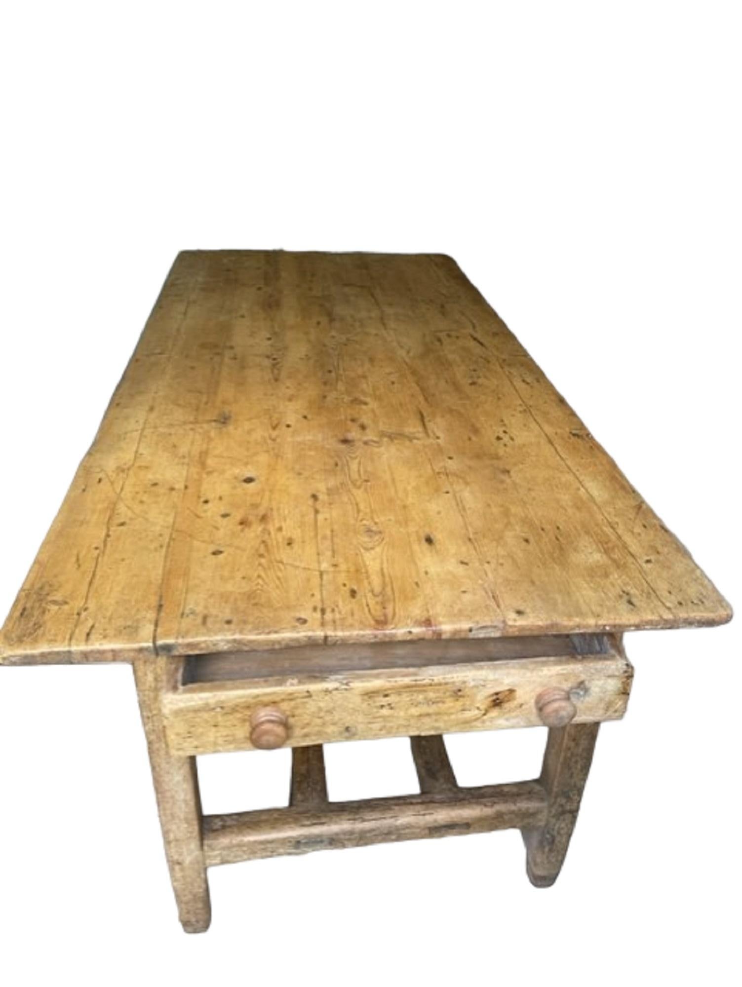 Country Table de ferme en pin irlandais du XIXe siècle en vente