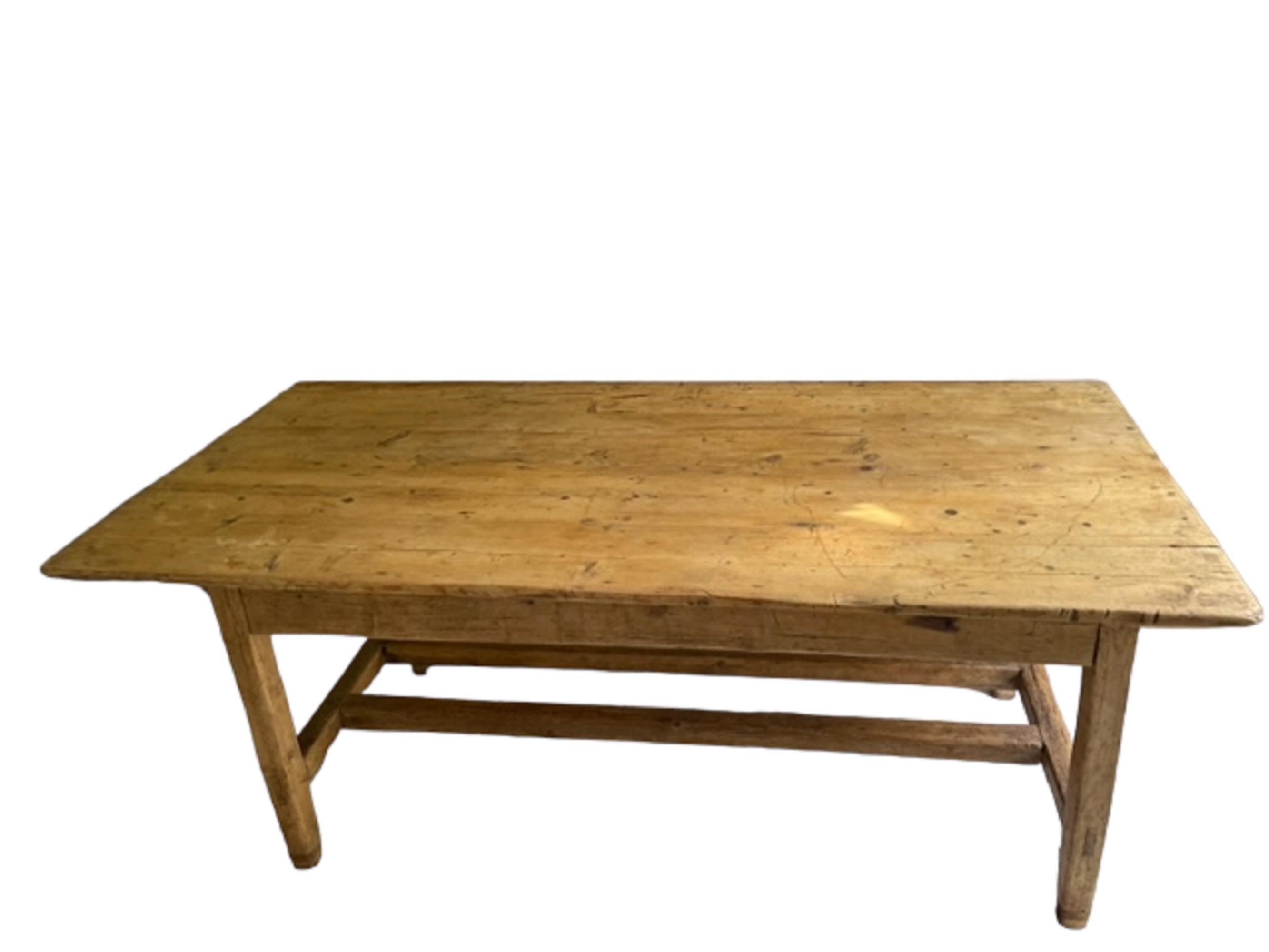 Table de ferme en pin irlandais du XIXe siècle en vente 1