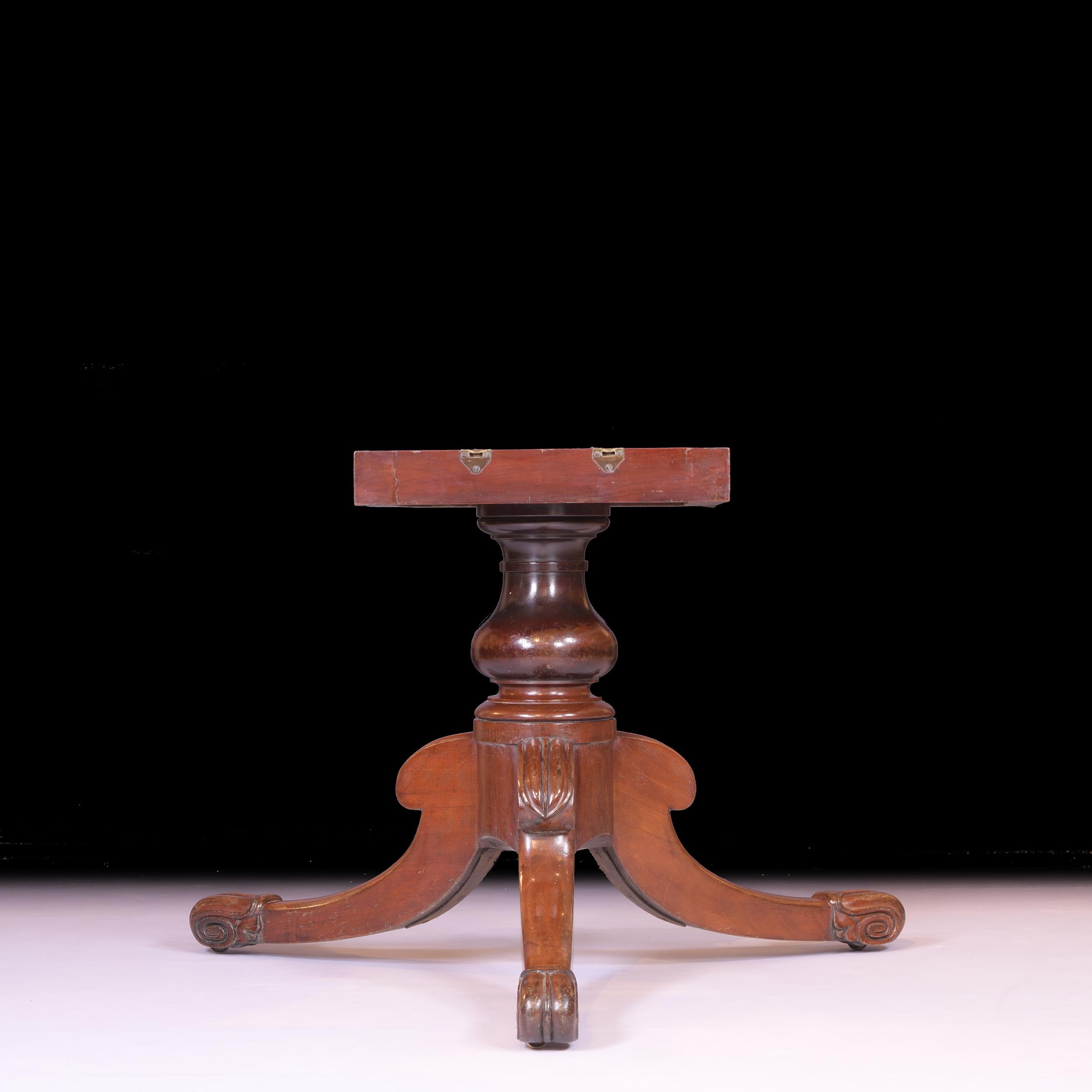 19th Century Irish Regency Centre / Dining Table By R. Strahan Of Dublin For Sale 2