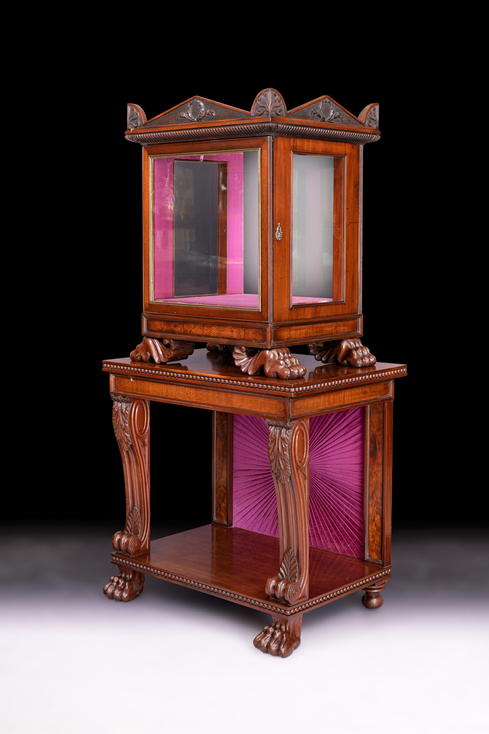 Regency Trophée/meuble de présentation de style Régence irlandais du 19ème siècle estampillé Gillington's Dublin en vente