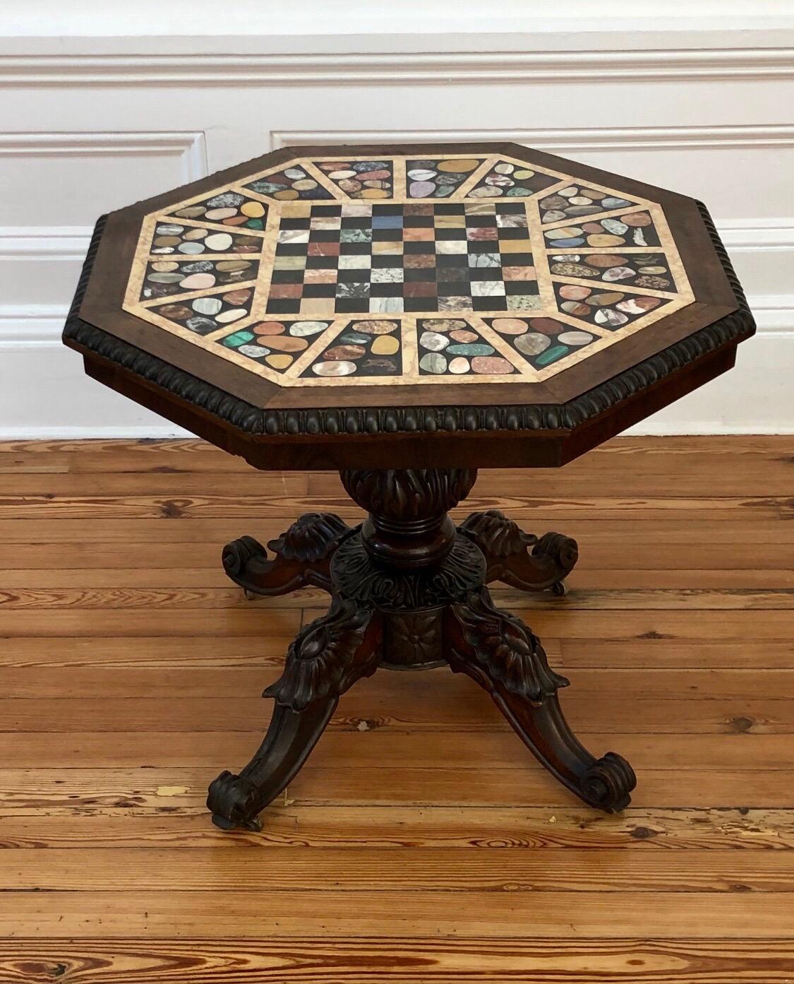 Table centrale ou table d'échecs irlandaise du 19ème siècle avec plateau en marbre et bois de rose en vente 5