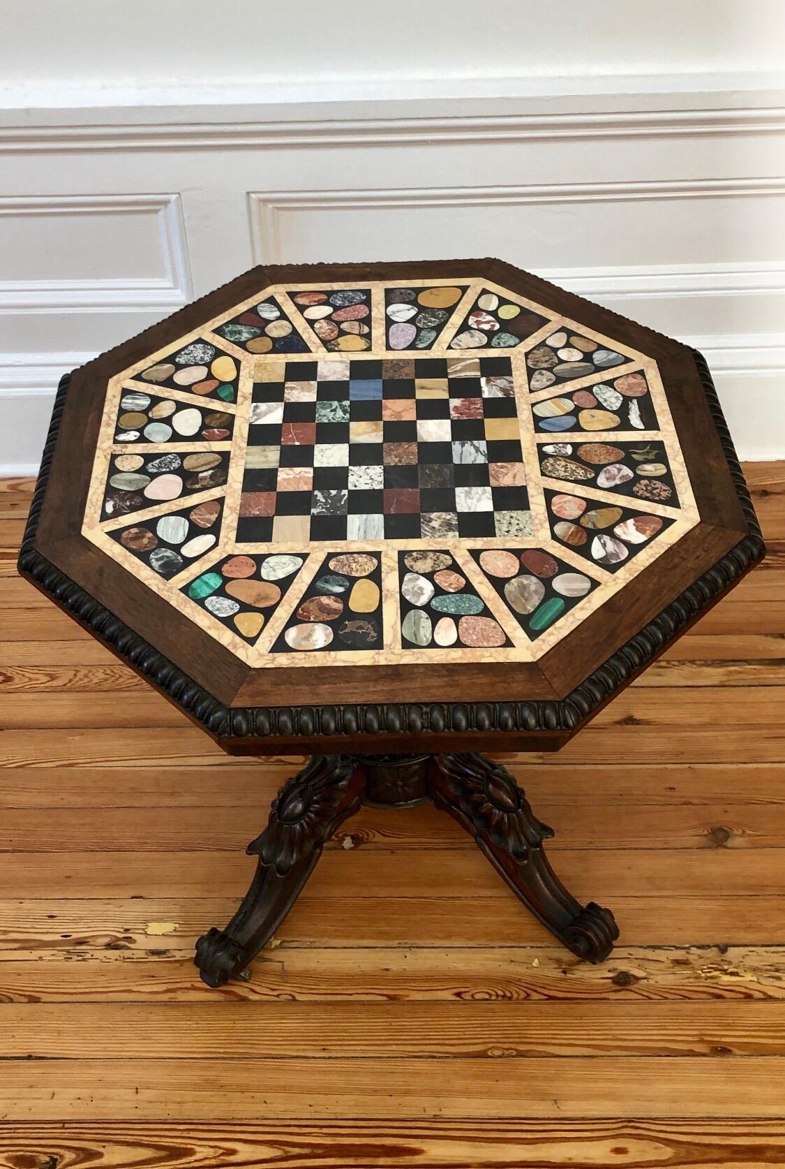 Table centrale ou table d'échecs irlandaise du 19ème siècle avec plateau en marbre et bois de rose en vente 2