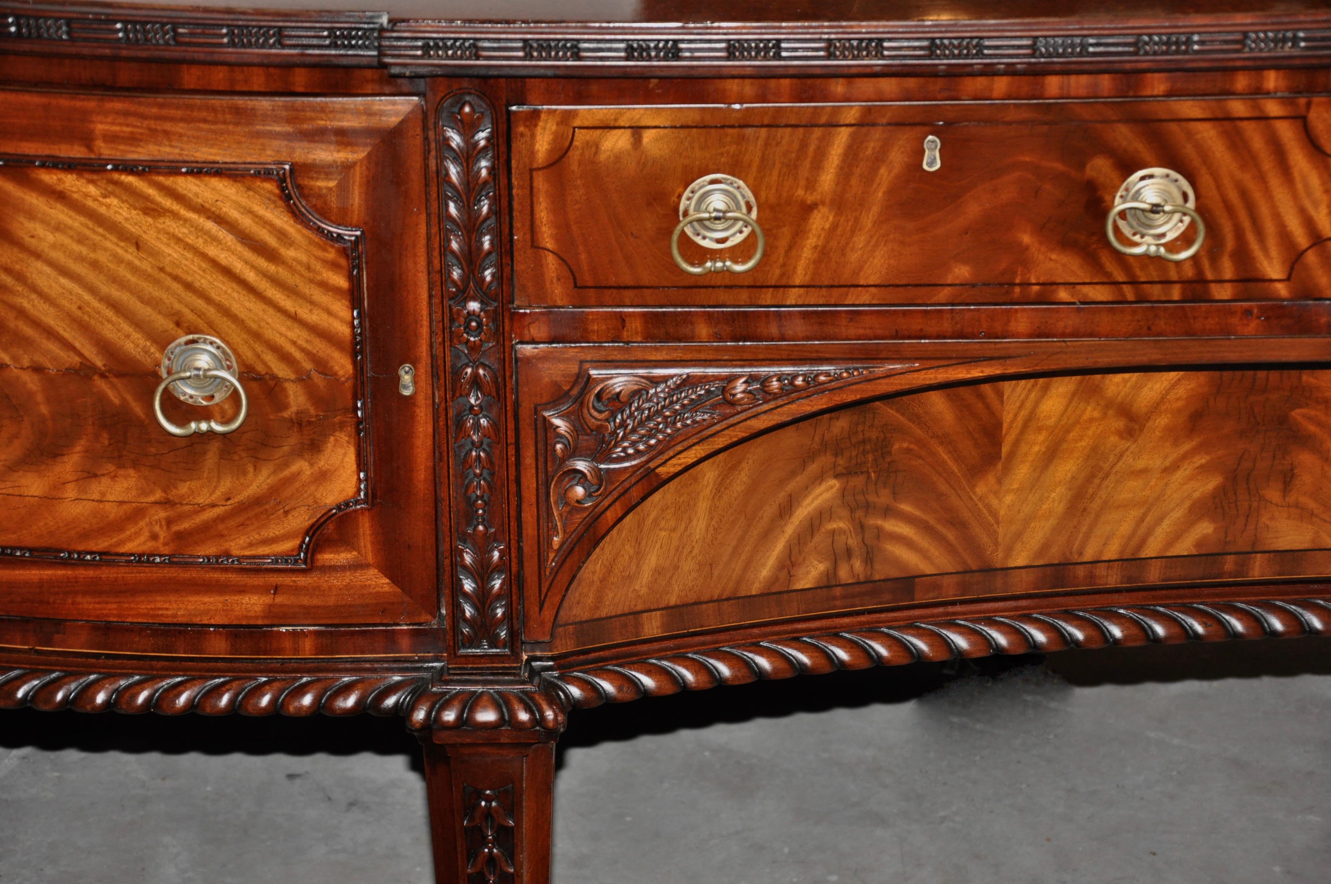 19th Century Irish William iv Mahogany Sideboard of Great Length In Good Condition In Essex, MA