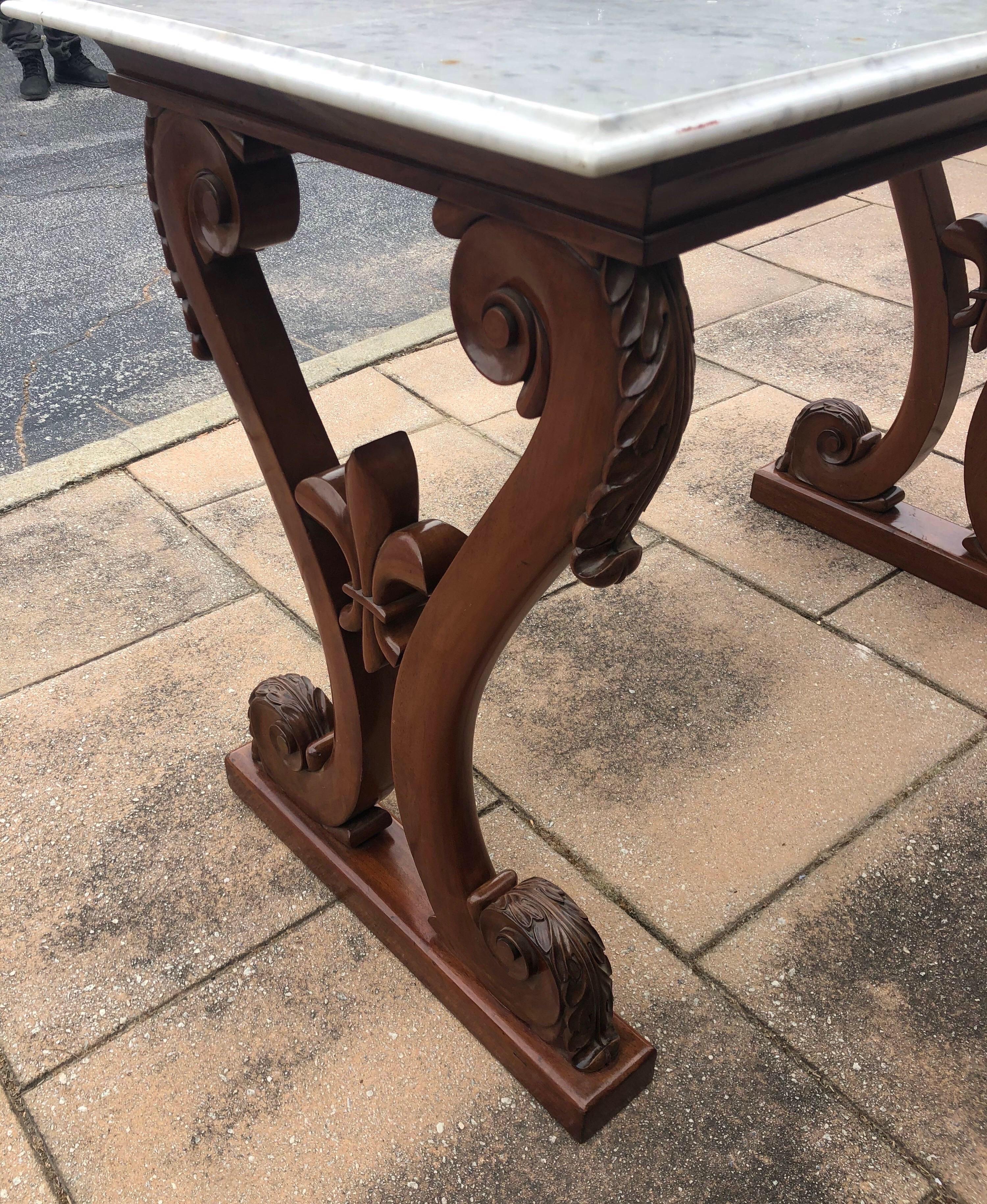 19th century Irish William IV Marble-Top Mahogany Hall Table with Fleur de Lys For Sale 6