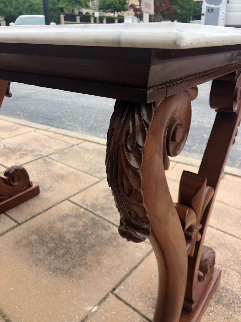 19th century Irish William IV Marble-Top Mahogany Hall Table with Fleur de Lys For Sale 7