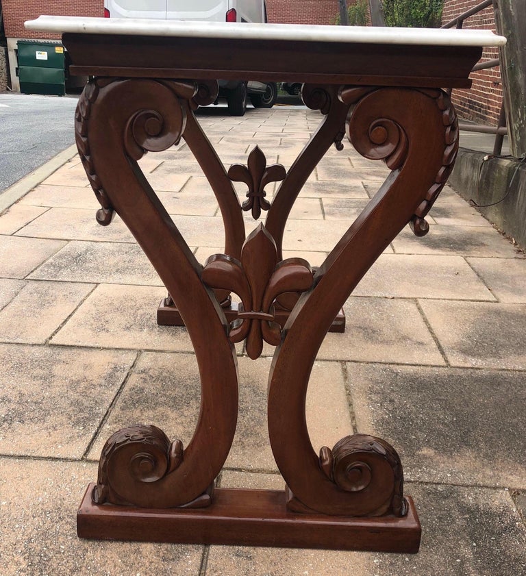19th century Irish William IV Marble-Top Mahogany Hall Table with Fleur de Lys For Sale 2