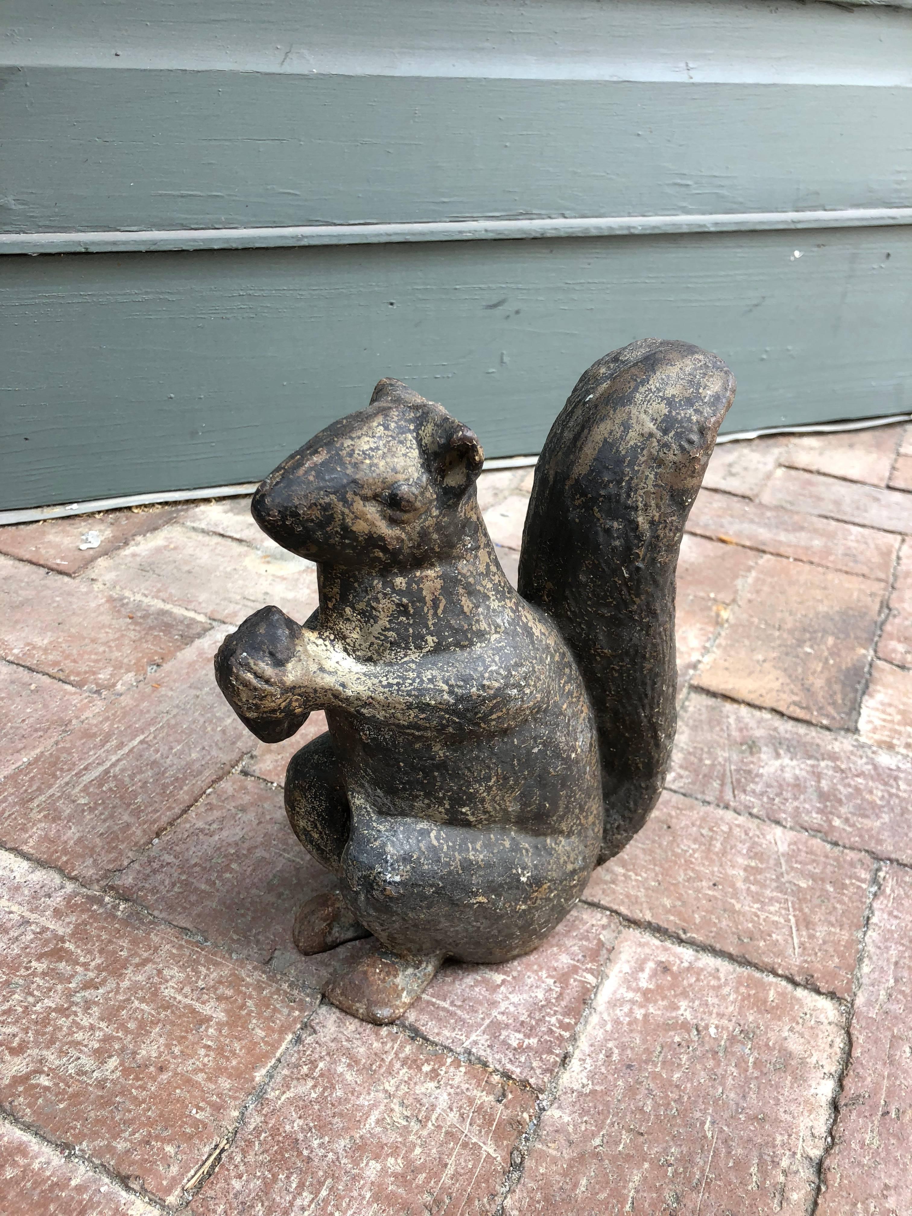 This late 19th century cast iron American squirrel with original makes a fantastic doorstop or could add decoration to a garden.