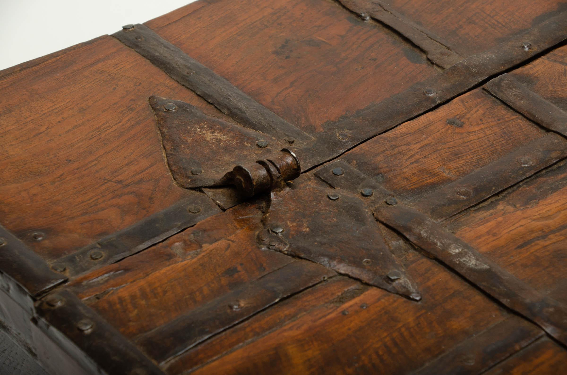 Original iron clasp and carrying handles. Can be used as an attractive coffee table.