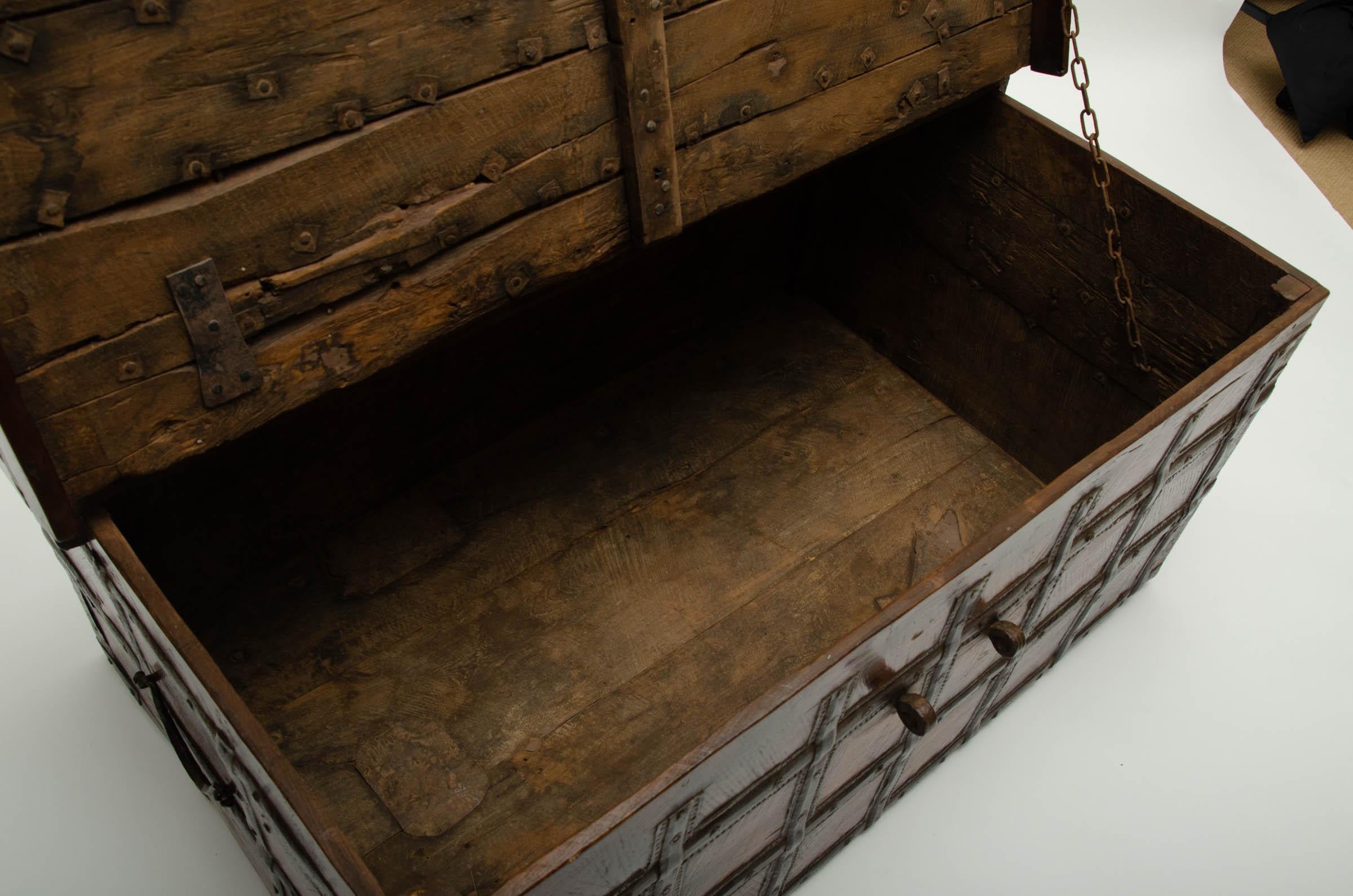 19th Century Iron-Bound Teak Trunk, Rajasthan, India, circa 1860 For Sale 3